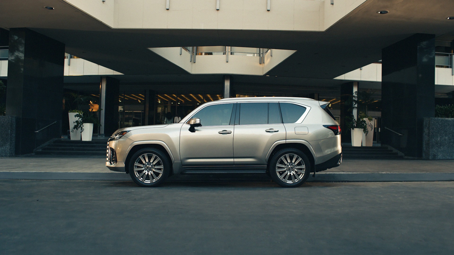 2022 Lexus LX 600 Is America’s Posh Land Cruiser With A Twin-Turbo V6 And New Four-Seat Ultra Lux Trim