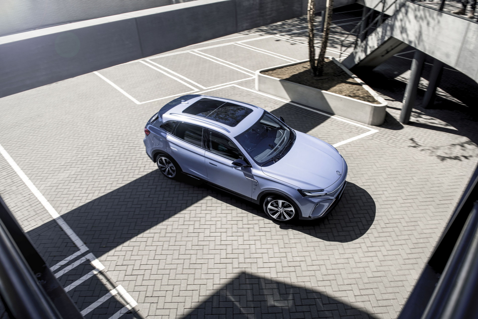 MG Marvel R Electric Flagship Starts Sales In Europe Priced From €39,990