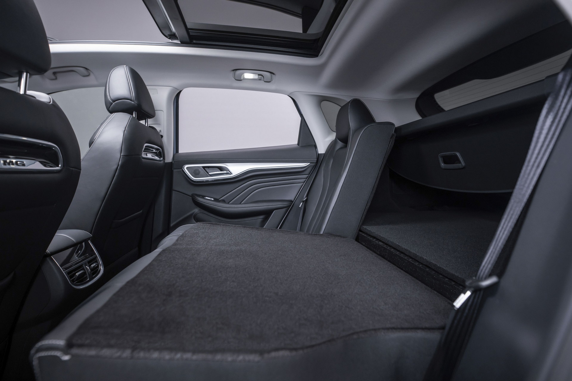 MG Marvel R Electric Flagship Starts Sales In Europe Priced From €39,990