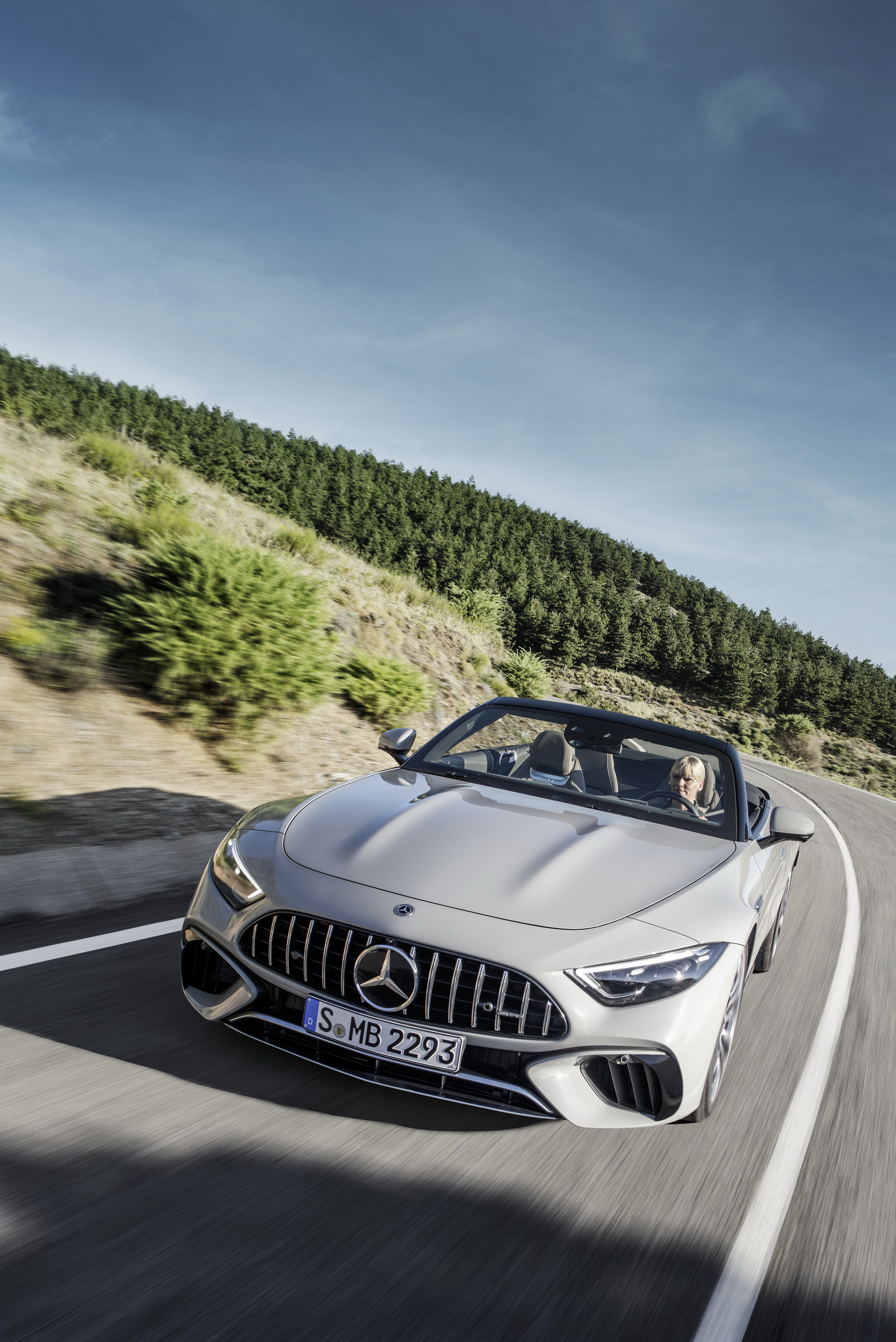 2022 Mercedes-AMG SL Breaks Cover With 2+2 Seats, Fabric Top, AWD And Up To 577 HP