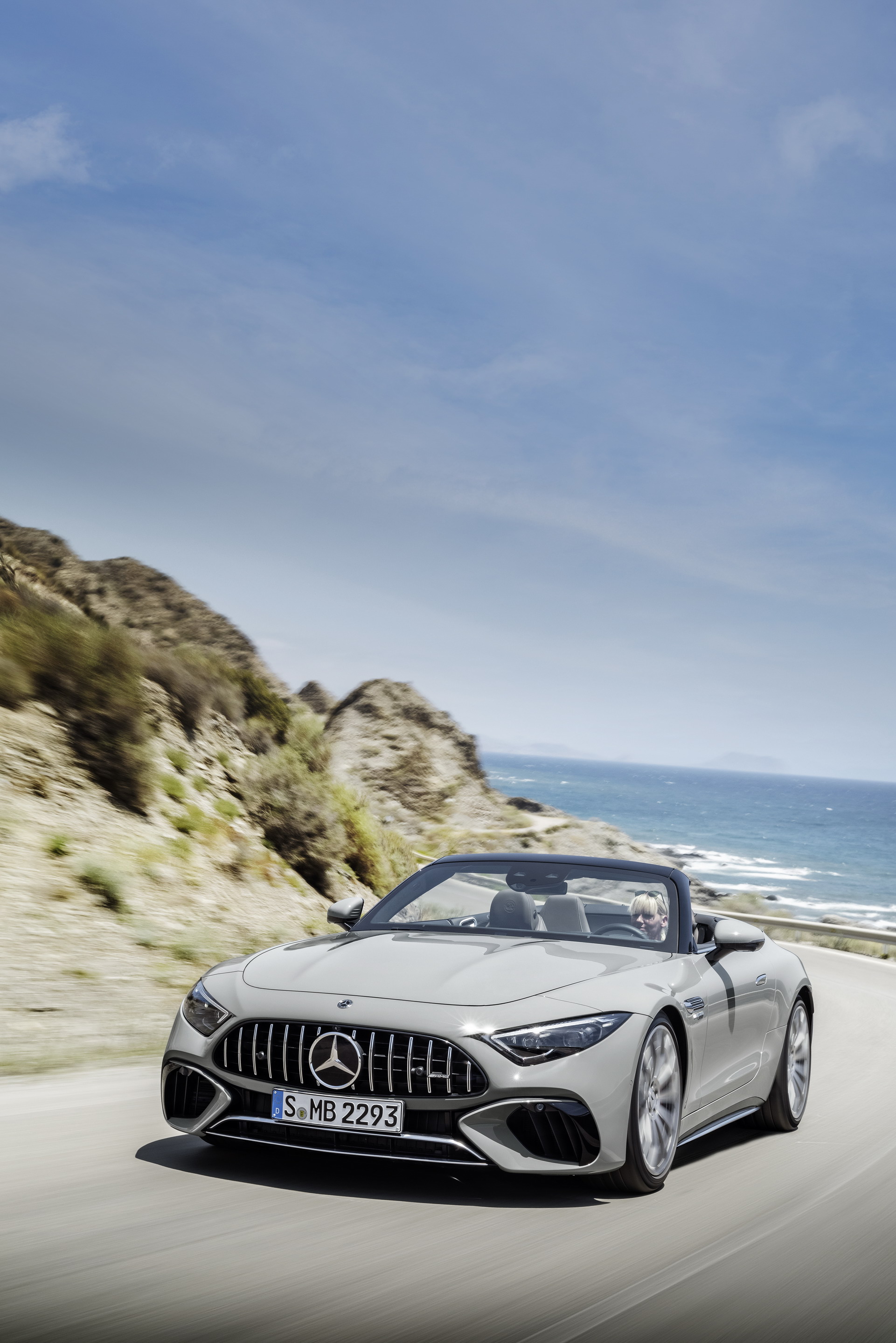 2022 Mercedes-AMG SL Breaks Cover With 2+2 Seats, Fabric Top, AWD And Up To 577 HP