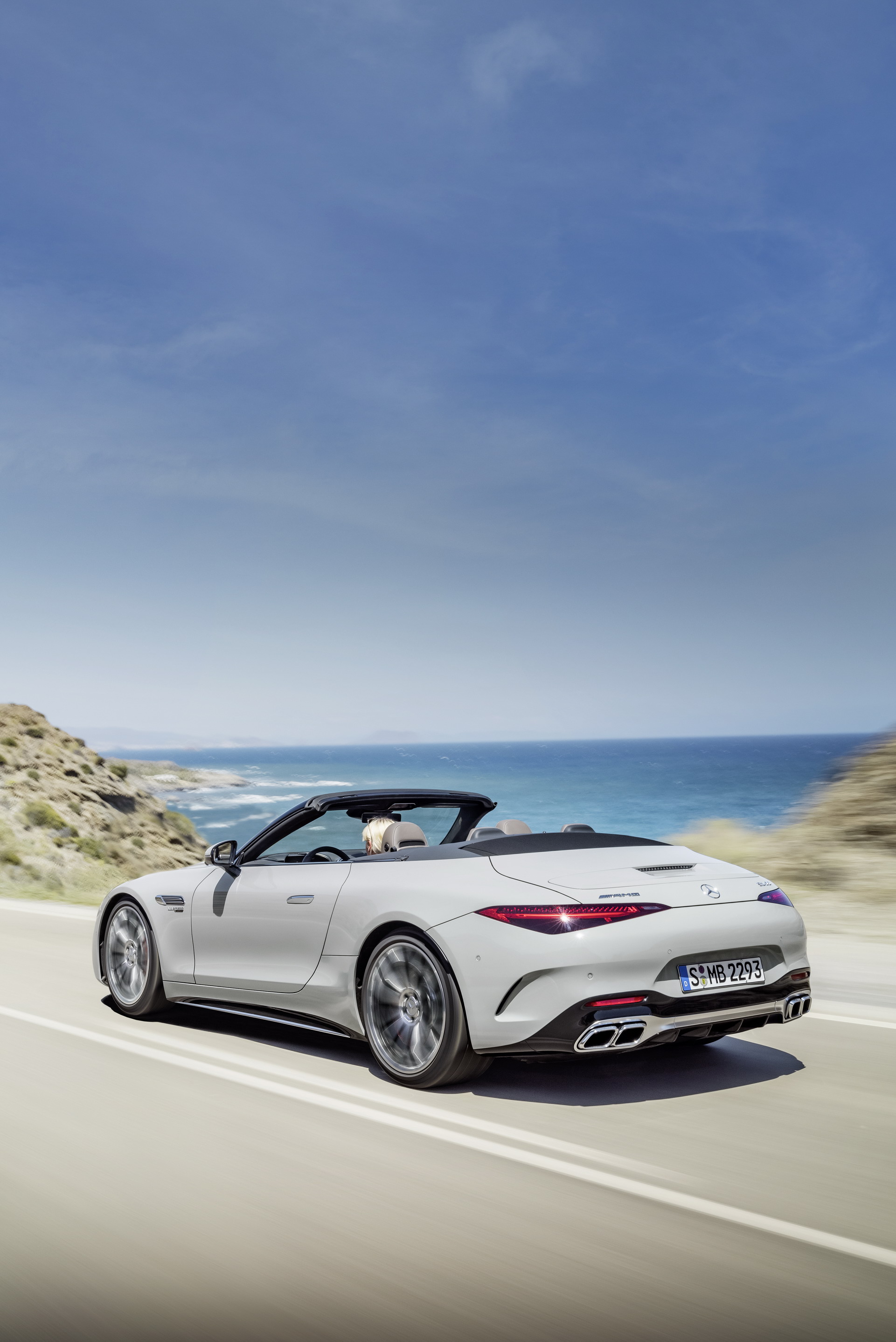 2022 Mercedes-AMG SL Breaks Cover With 2+2 Seats, Fabric Top, AWD And Up To 577 HP