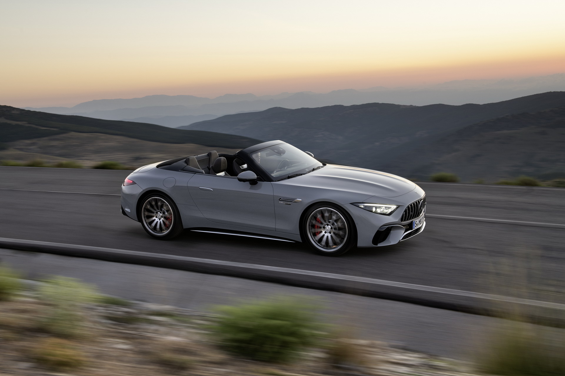 2022 Mercedes-AMG SL Breaks Cover With 2+2 Seats, Fabric Top, AWD And Up To 577 HP