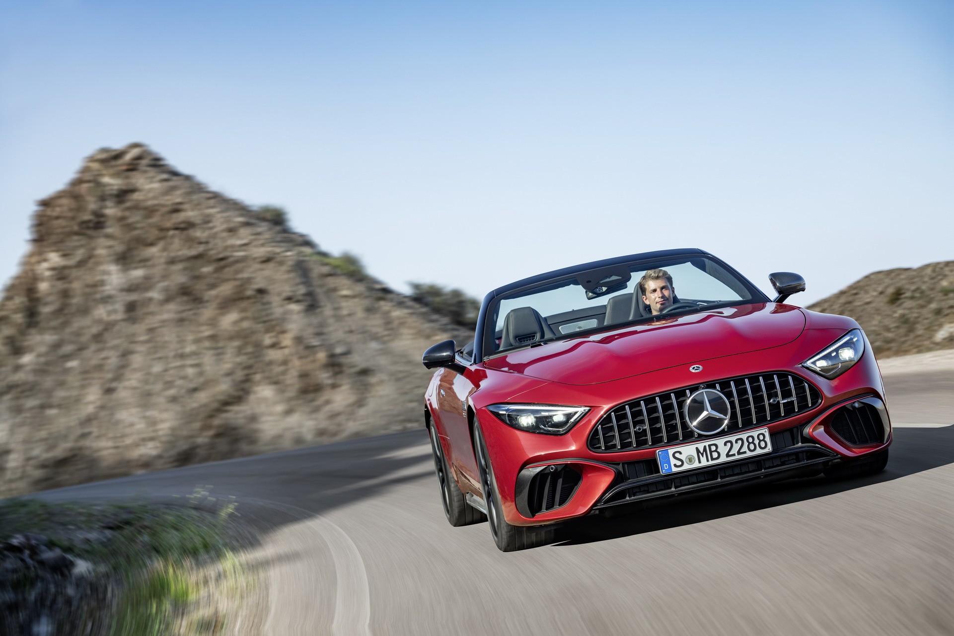2022 Mercedes-AMG SL Breaks Cover With 2+2 Seats, Fabric Top, AWD And Up To 577 HP