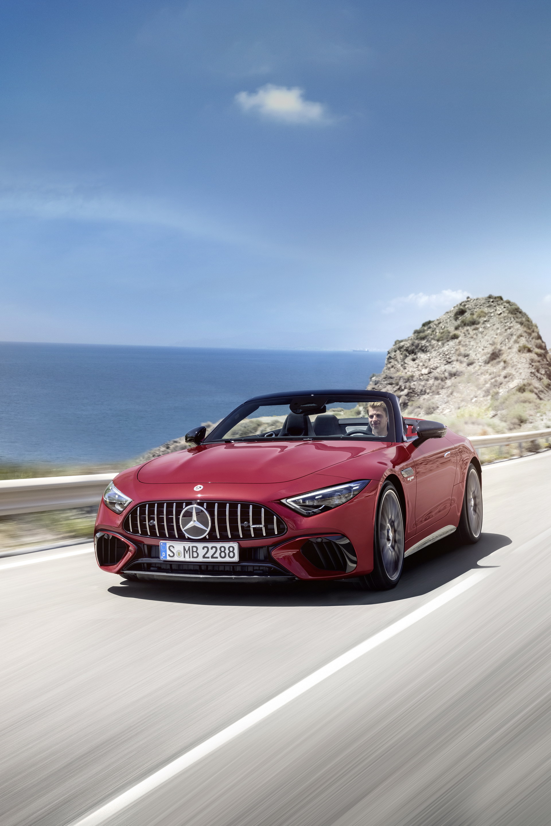2022 Mercedes-AMG SL Breaks Cover With 2+2 Seats, Fabric Top, AWD And Up To 577 HP