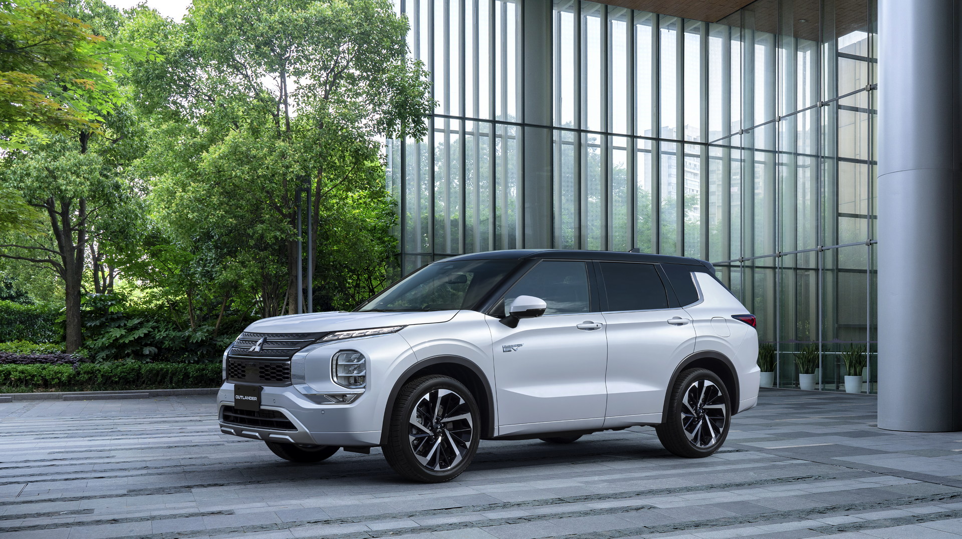 2022 Mitsubishi Outlander PHEV Debuts With More Electric Power And A 54-Mile Electric Range, Coming To U.S. Next Year