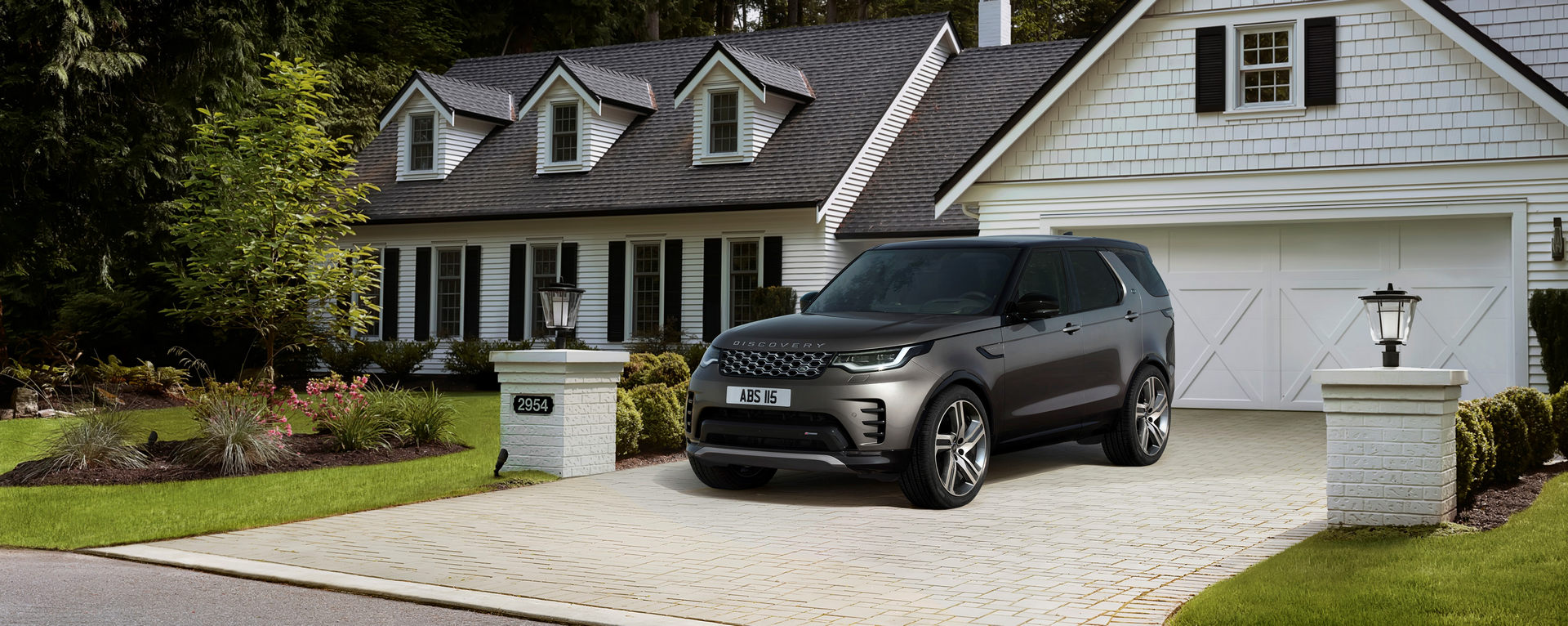 2023 Land Rover Discovery Metropolitan Edition Tops Out The Range At $75,300