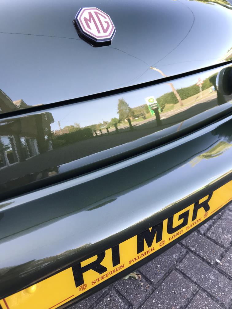 1995 MG RV8 Offers A Taste Of Old-School British Motoring