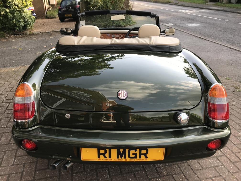 1995 MG RV8 Offers A Taste Of Old-School British Motoring
