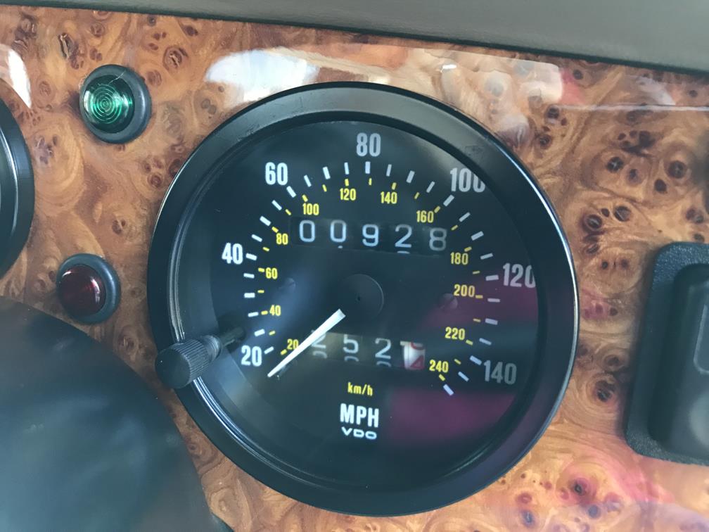 1995 MG RV8 Offers A Taste Of Old-School British Motoring