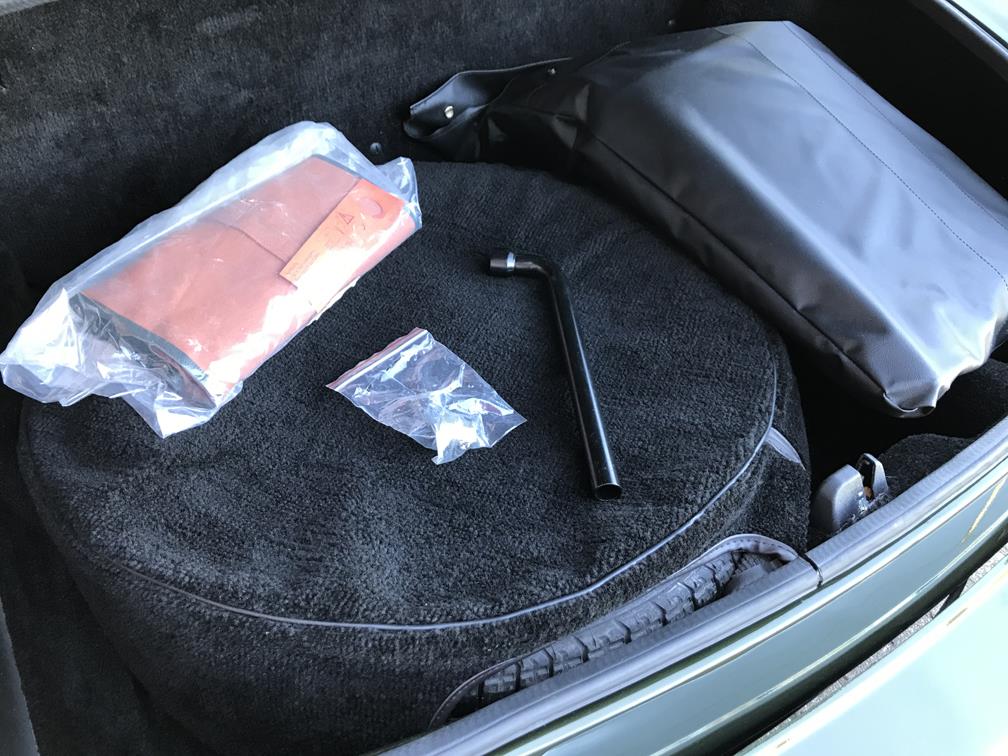 1995 MG RV8 Offers A Taste Of Old-School British Motoring