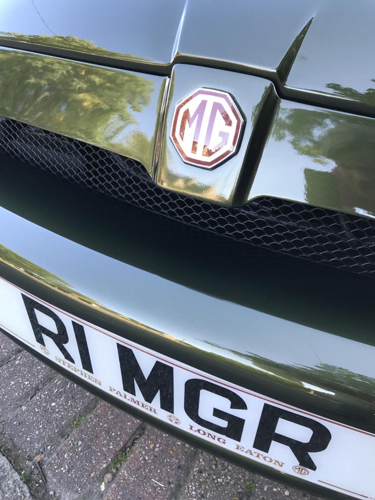 1995 MG RV8 Offers A Taste Of Old-School British Motoring