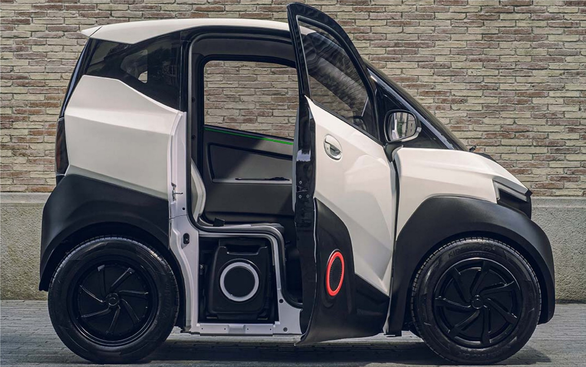 Silence S04 Is A Tiny EV From Spain With Removable Batteries
