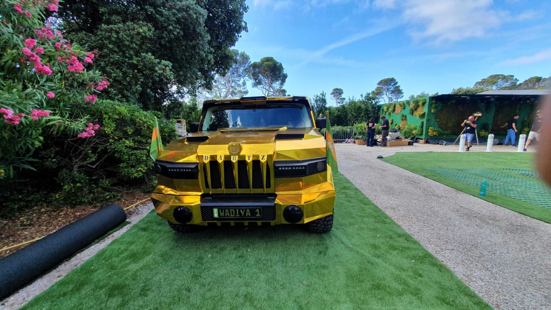 Golden Dartz Prombron Aladeen Edition SUV From “The Dictator” Could Be Yours