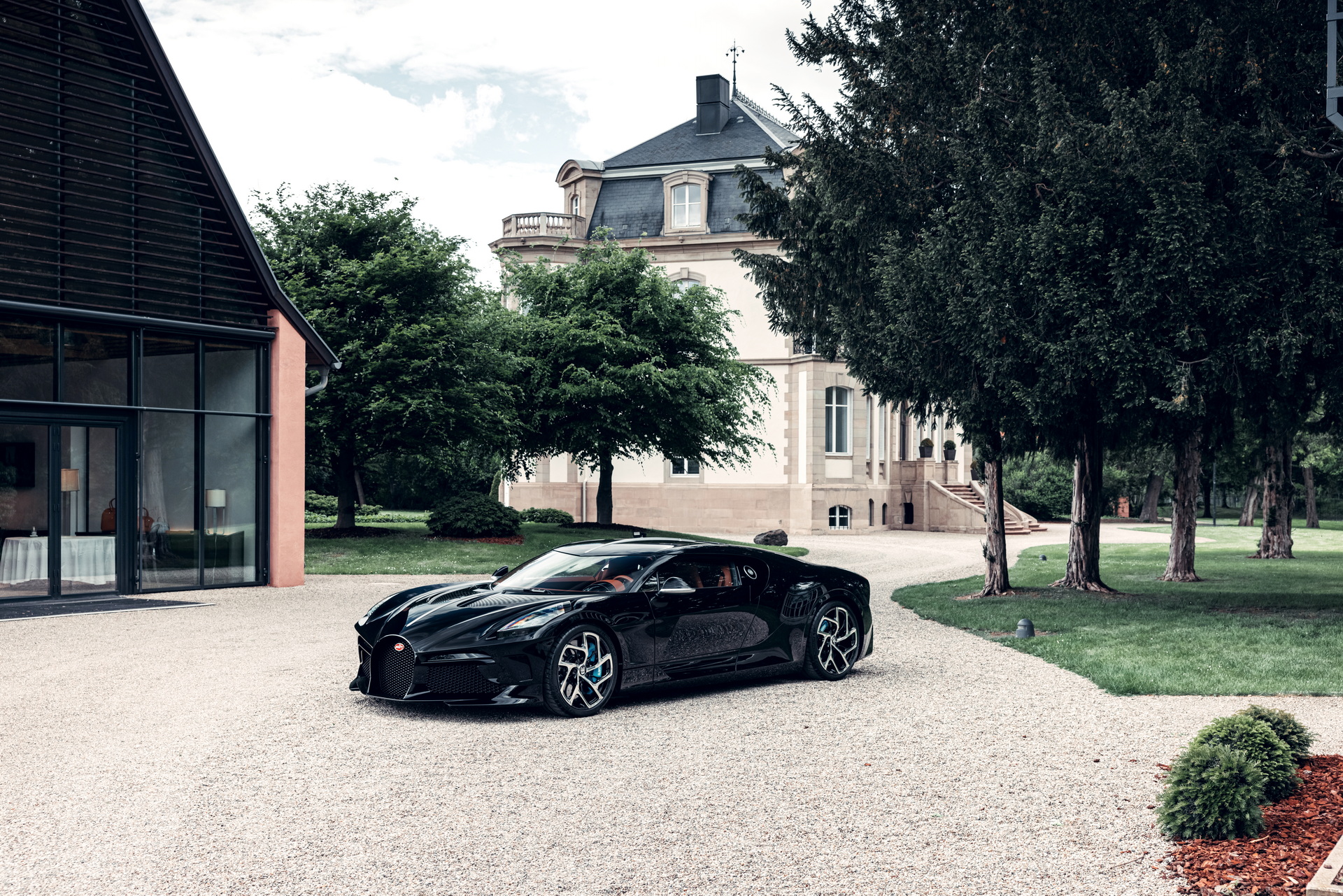 Bugatti Partners With Champagne Carbon To Make One-Of-One La Bouteille Noire