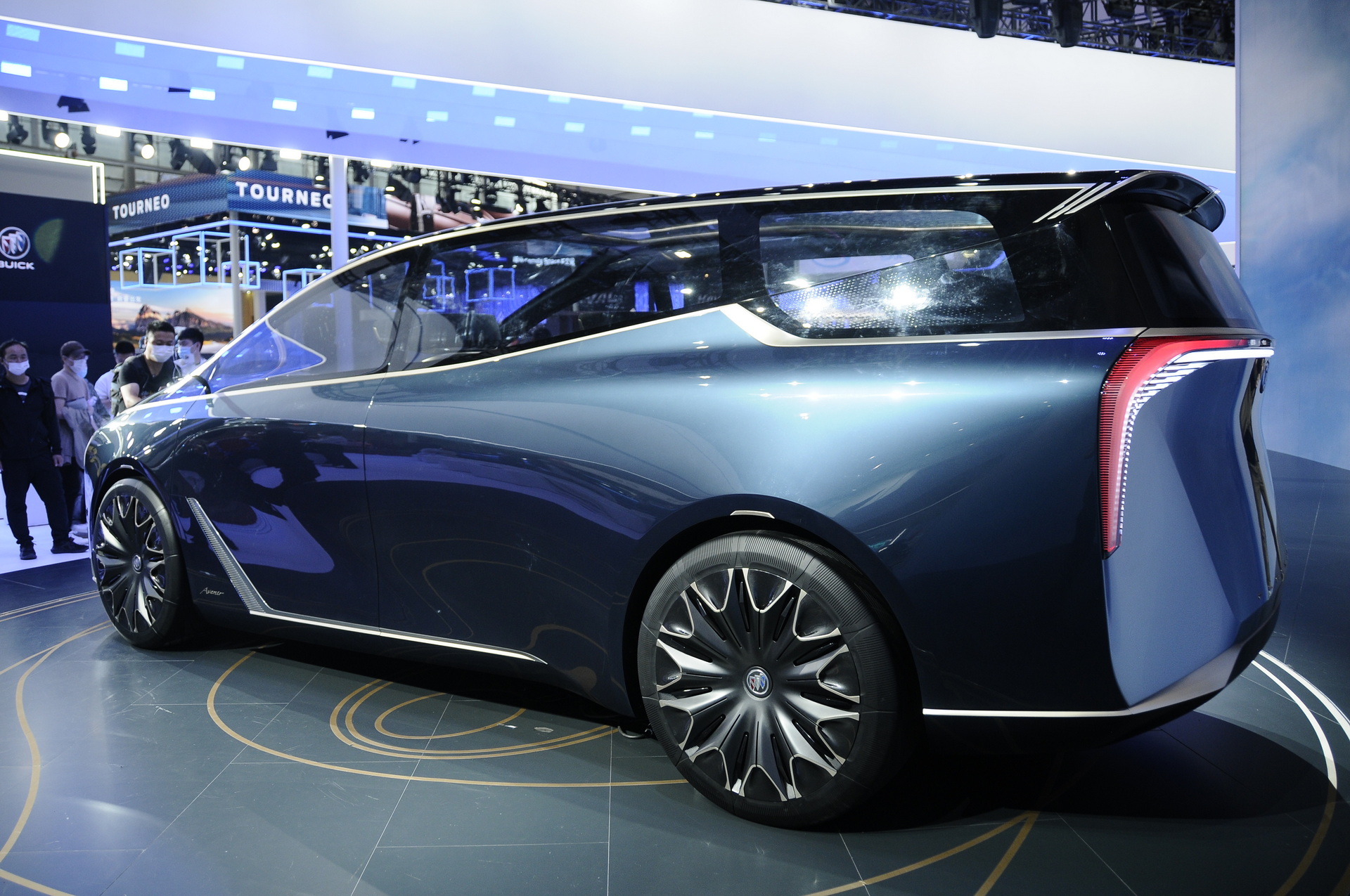 Buick GL8 Flagship Takes The Luxury Minivan Concept To The Next Level In China
