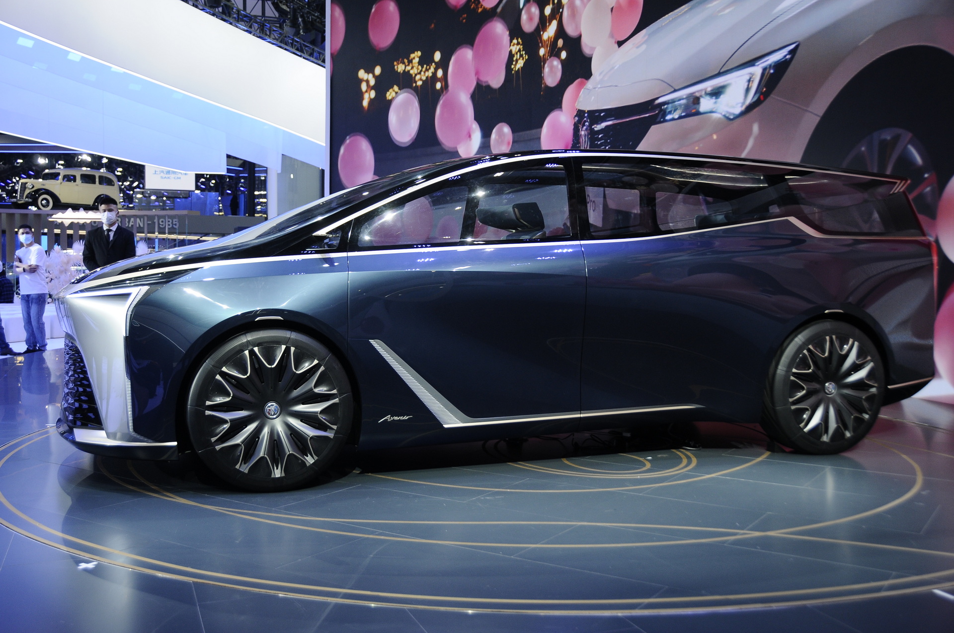 Buick GL8 Flagship Takes The Luxury Minivan Concept To The Next Level In China