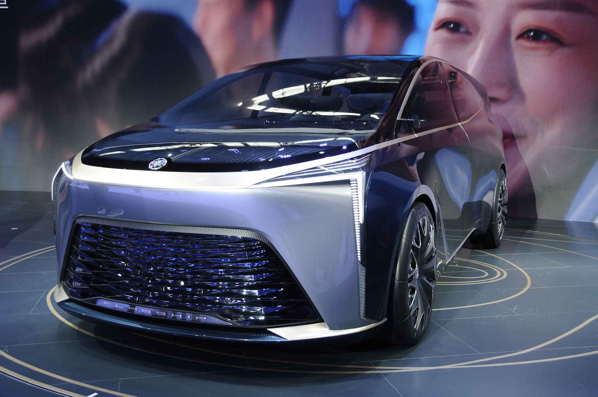 Buick GL8 Flagship Takes The Luxury Minivan Concept To The Next Level In China