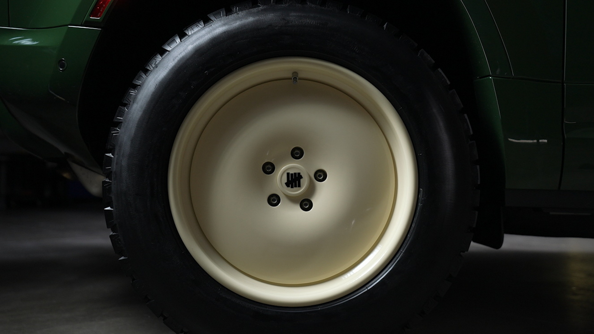 Galpin Shows Off Retro-Inspired 2022 Land Rover Defenders At LA Auto Show