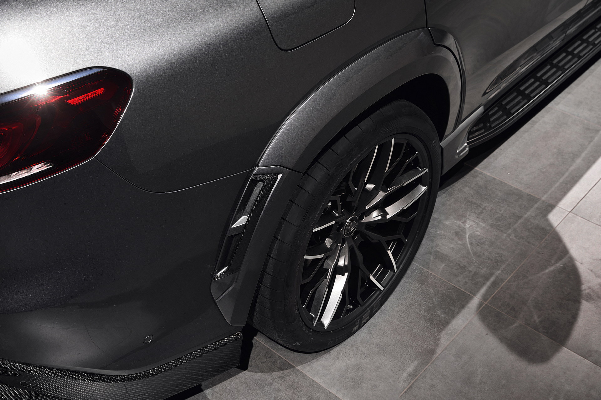 Larte Design’s Mercedes-AMG GLS 63 Is Lathered In Carbon Fiber