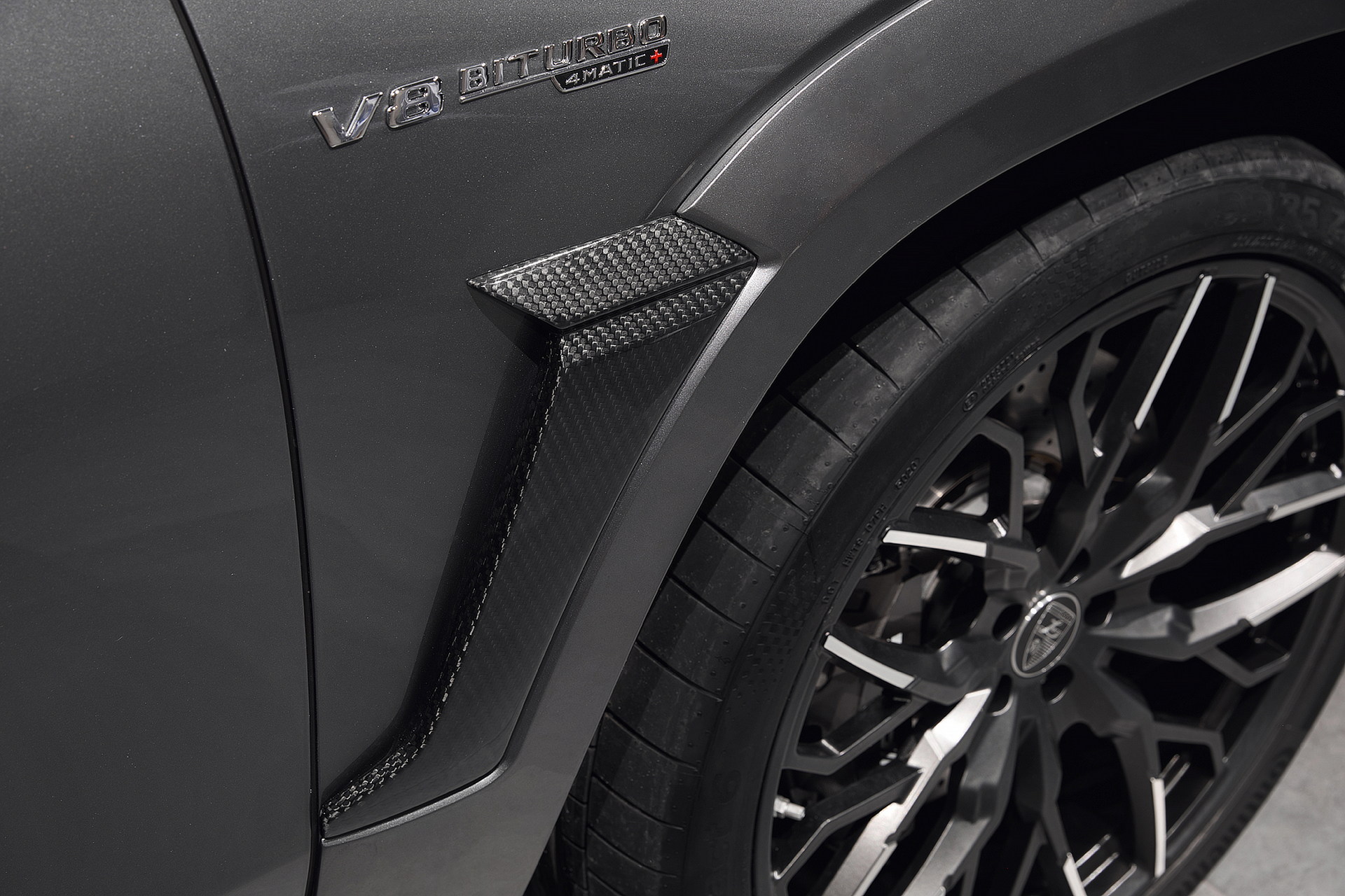 Larte Design’s Mercedes-AMG GLS 63 Is Lathered In Carbon Fiber