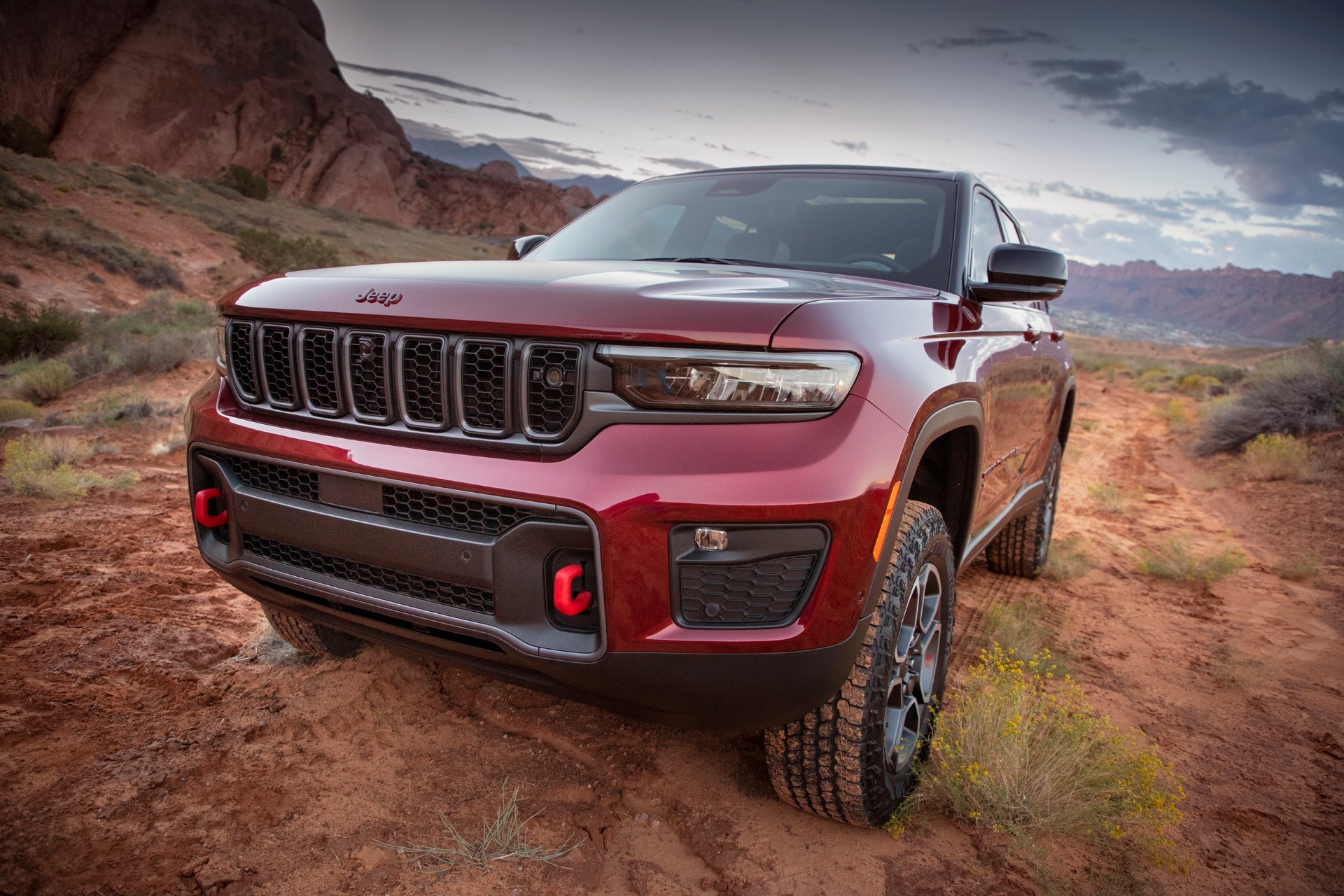 2022 Jeep Grand Cherokee Starts At $37,390 And Climbs To $66,660 For Luxurious Summit Reserve