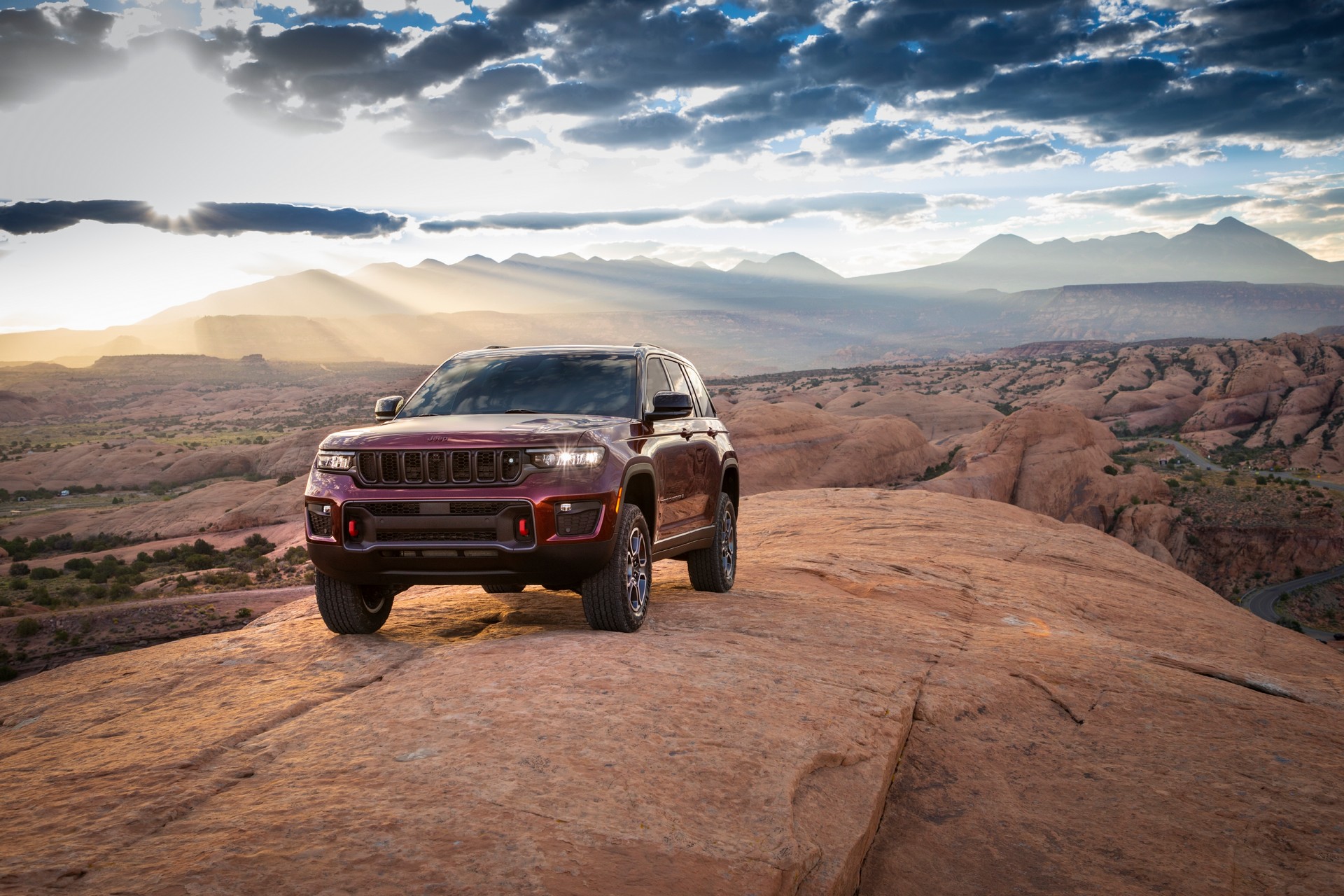 2022 Jeep Grand Cherokee Starts At $37,390 And Climbs To $66,660 For Luxurious Summit Reserve