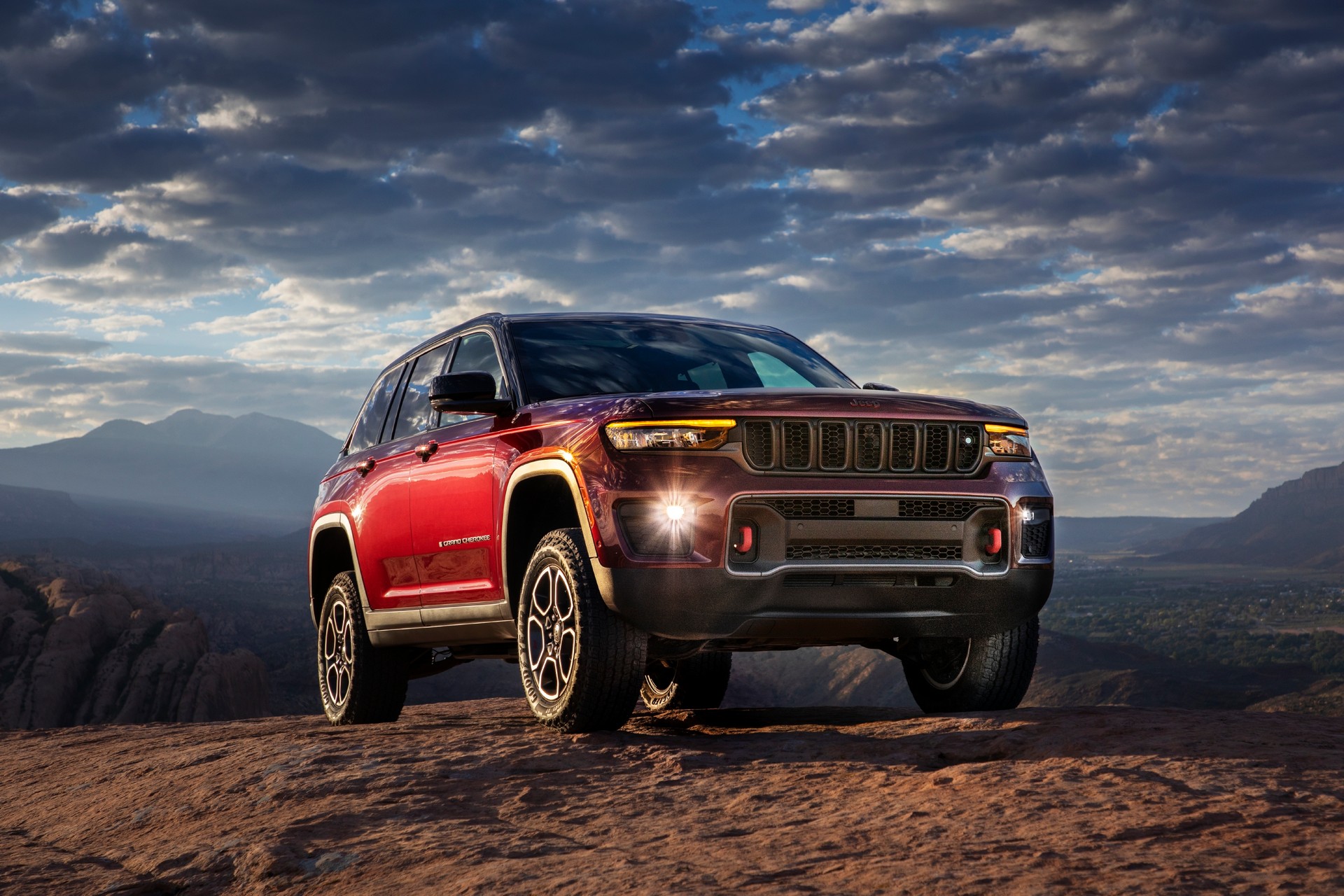 2022 Jeep Grand Cherokee Starts At $37,390 And Climbs To $66,660 For Luxurious Summit Reserve