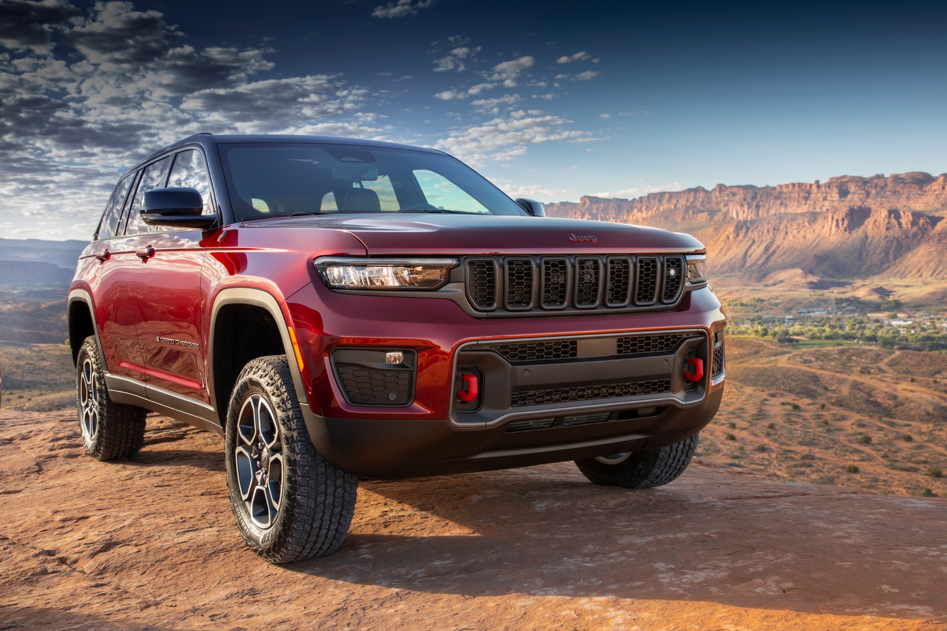 2022 Jeep Grand Cherokee Starts At $37,390 And Climbs To $66,660 For Luxurious Summit Reserve