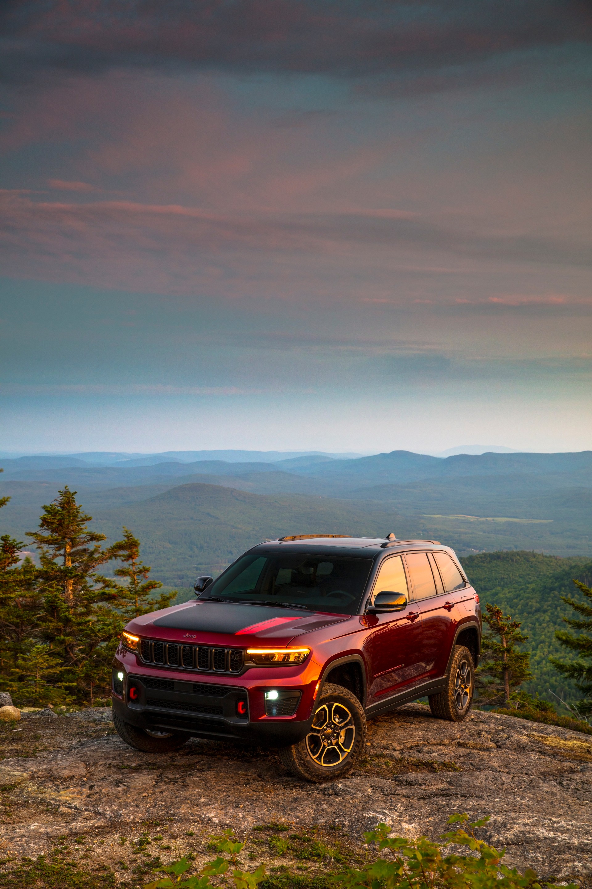 2022 Jeep Grand Cherokee Starts At $37,390 And Climbs To $66,660 For Luxurious Summit Reserve