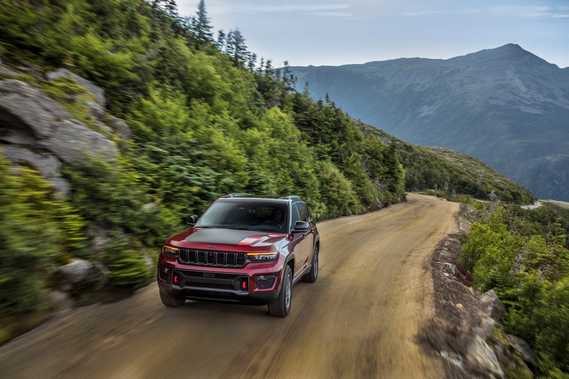 2022 Jeep Grand Cherokee Starts At $37,390 And Climbs To $66,660 For Luxurious Summit Reserve