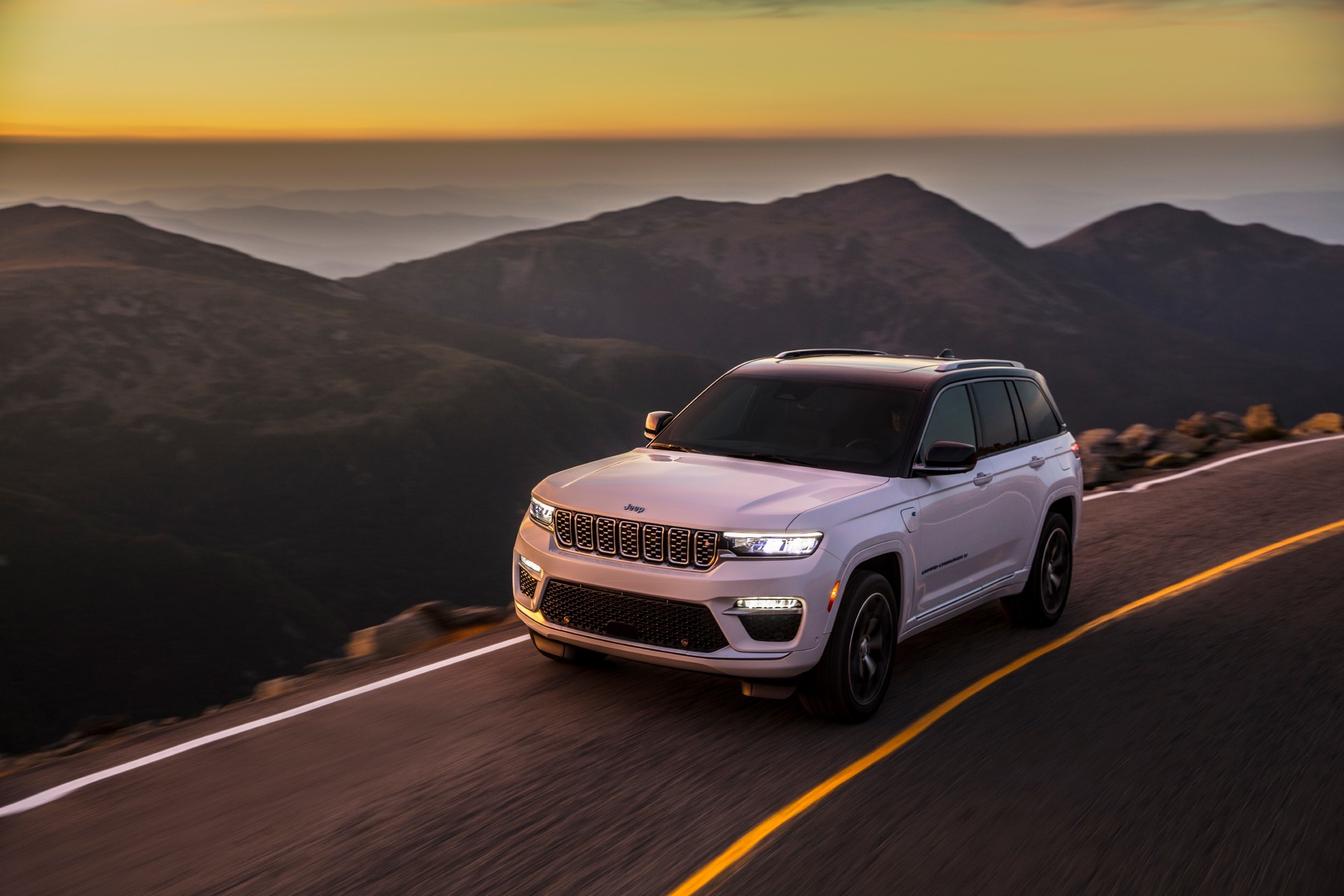 2022 Jeep Grand Cherokee Starts At $37,390 And Climbs To $66,660 For Luxurious Summit Reserve