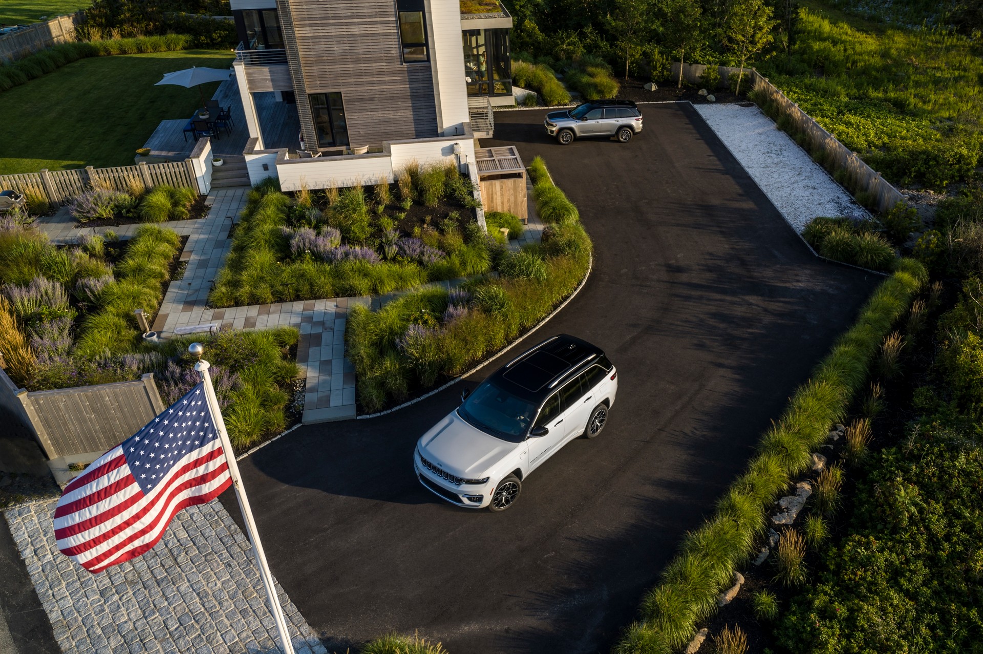2022 Jeep Grand Cherokee Starts At $37,390 And Climbs To $66,660 For Luxurious Summit Reserve