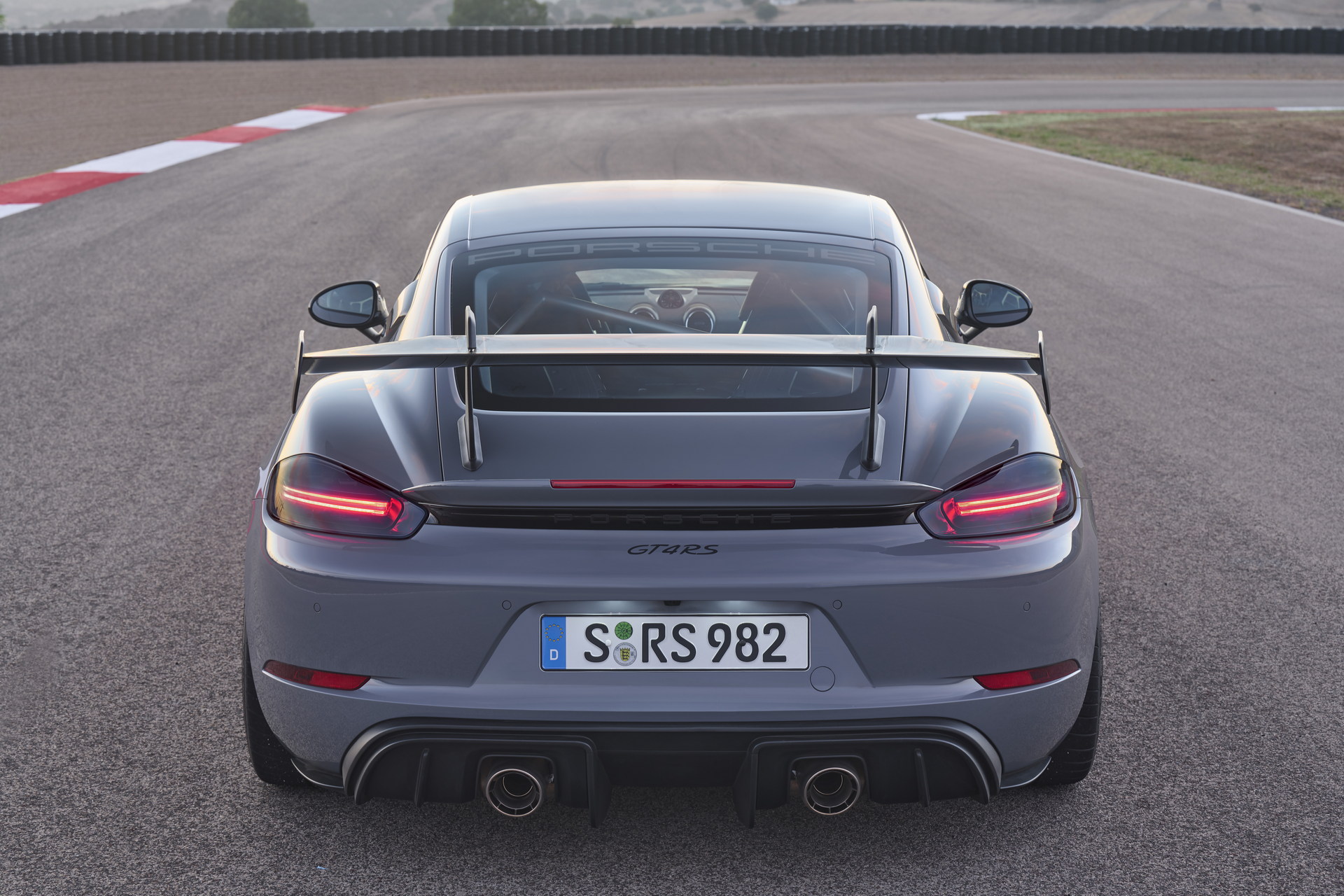 2022 Porsche 718 GT4 RS Unveiled As The Most Extreme Cayman Ever