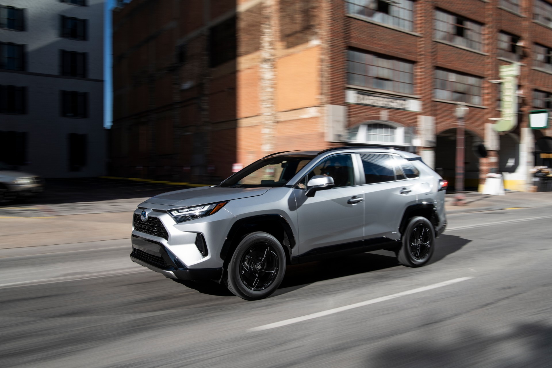 Toyota Gives 2022 RAV4 Some Minor Styling Updates And A New SE Hybrid Trim