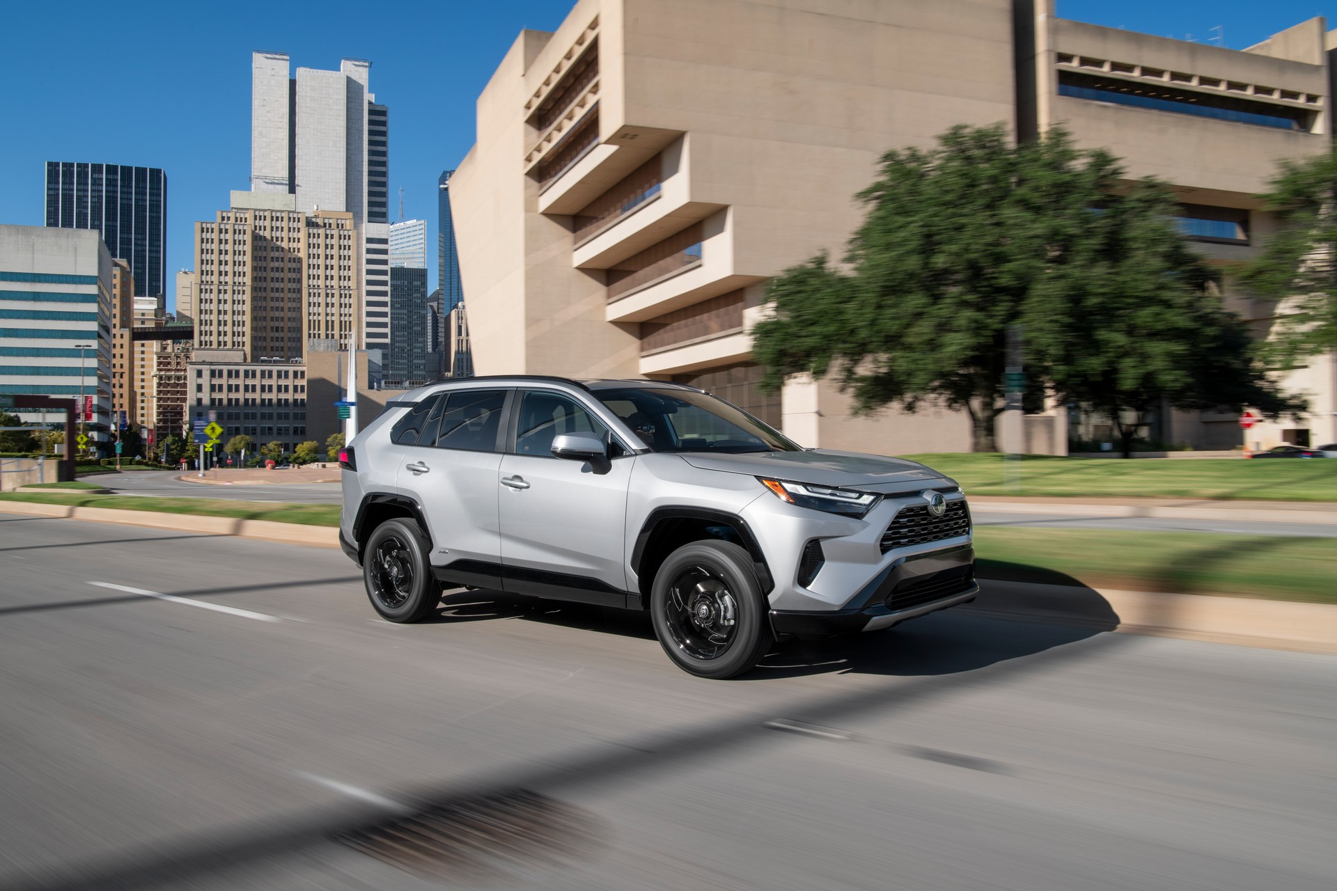 Toyota Gives 2022 RAV4 Some Minor Styling Updates And A New SE Hybrid Trim