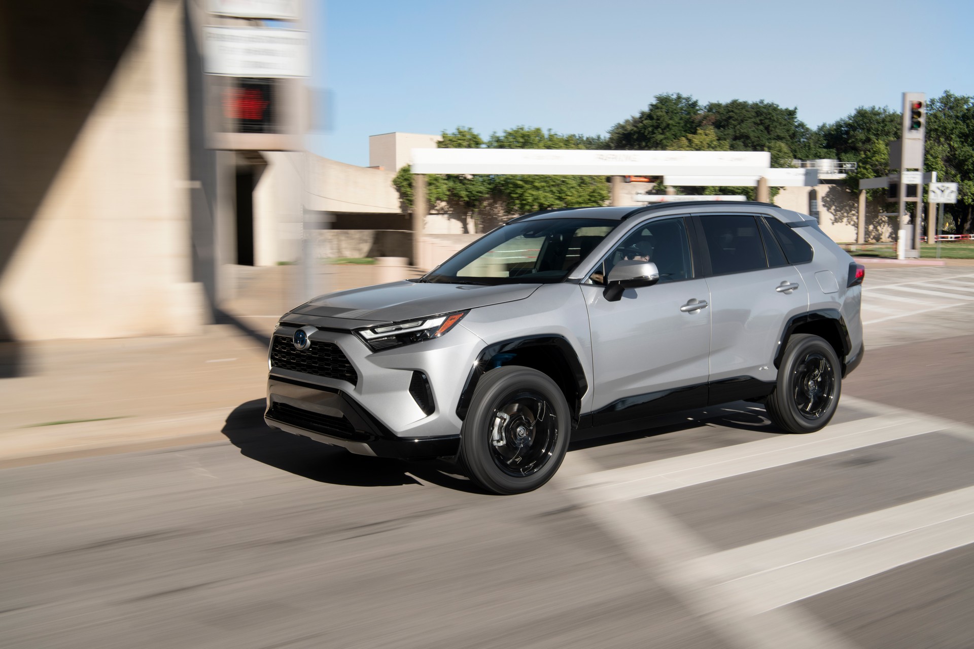 Toyota Gives 2022 RAV4 Some Minor Styling Updates And A New SE Hybrid Trim
