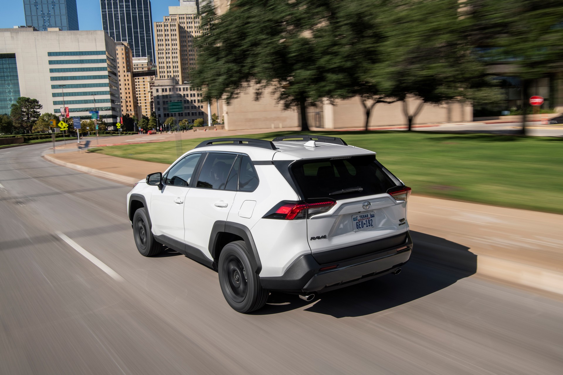 Toyota Gives 2022 RAV4 Some Minor Styling Updates And A New SE Hybrid Trim