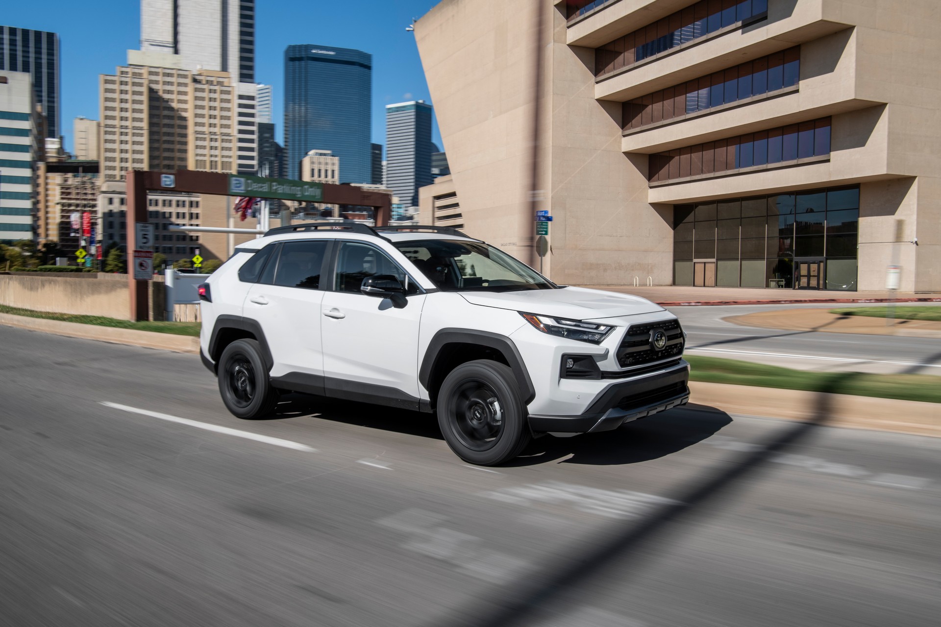 Toyota Gives 2022 RAV4 Some Minor Styling Updates And A New SE Hybrid Trim