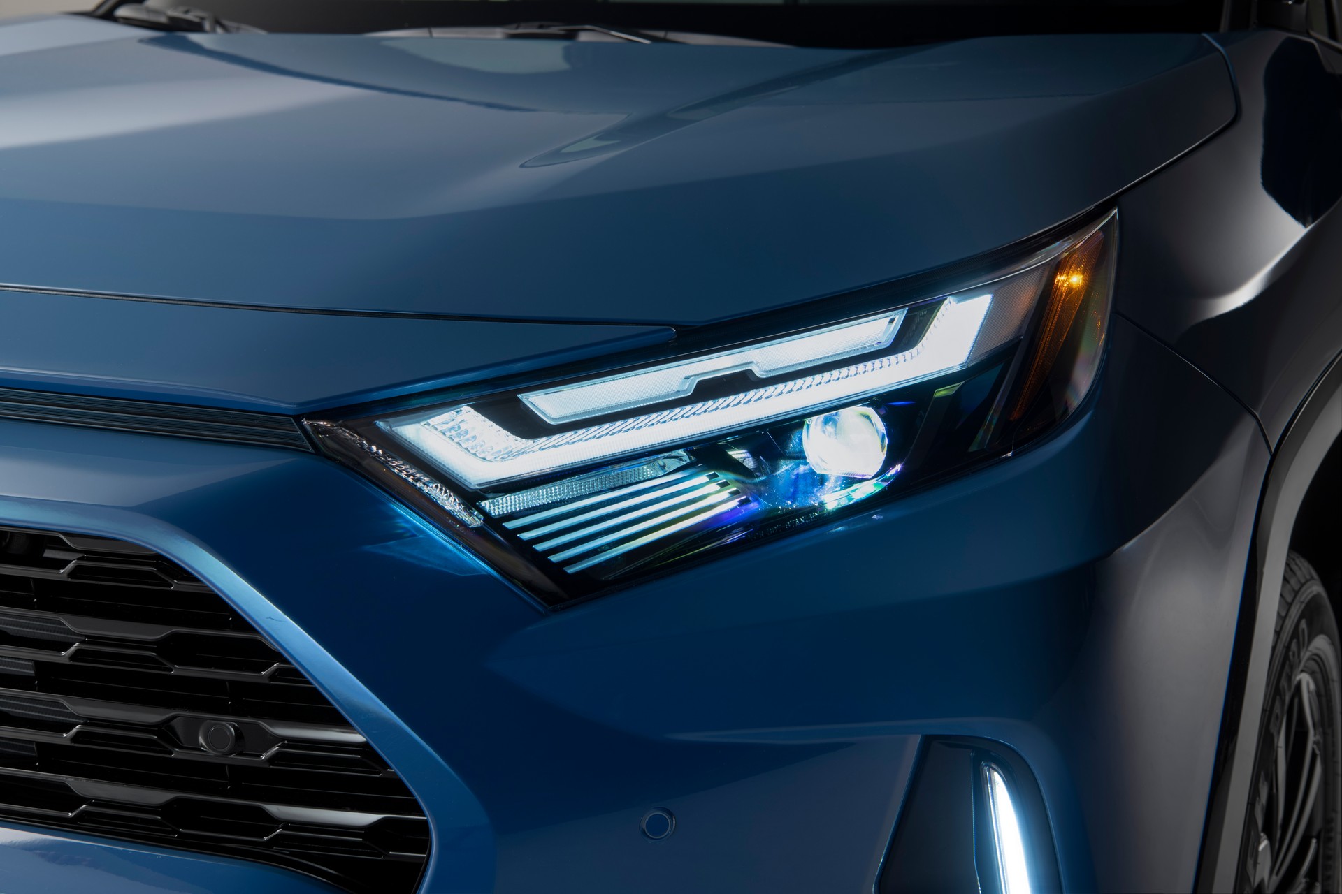 Toyota Gives 2022 RAV4 Some Minor Styling Updates And A New SE Hybrid Trim