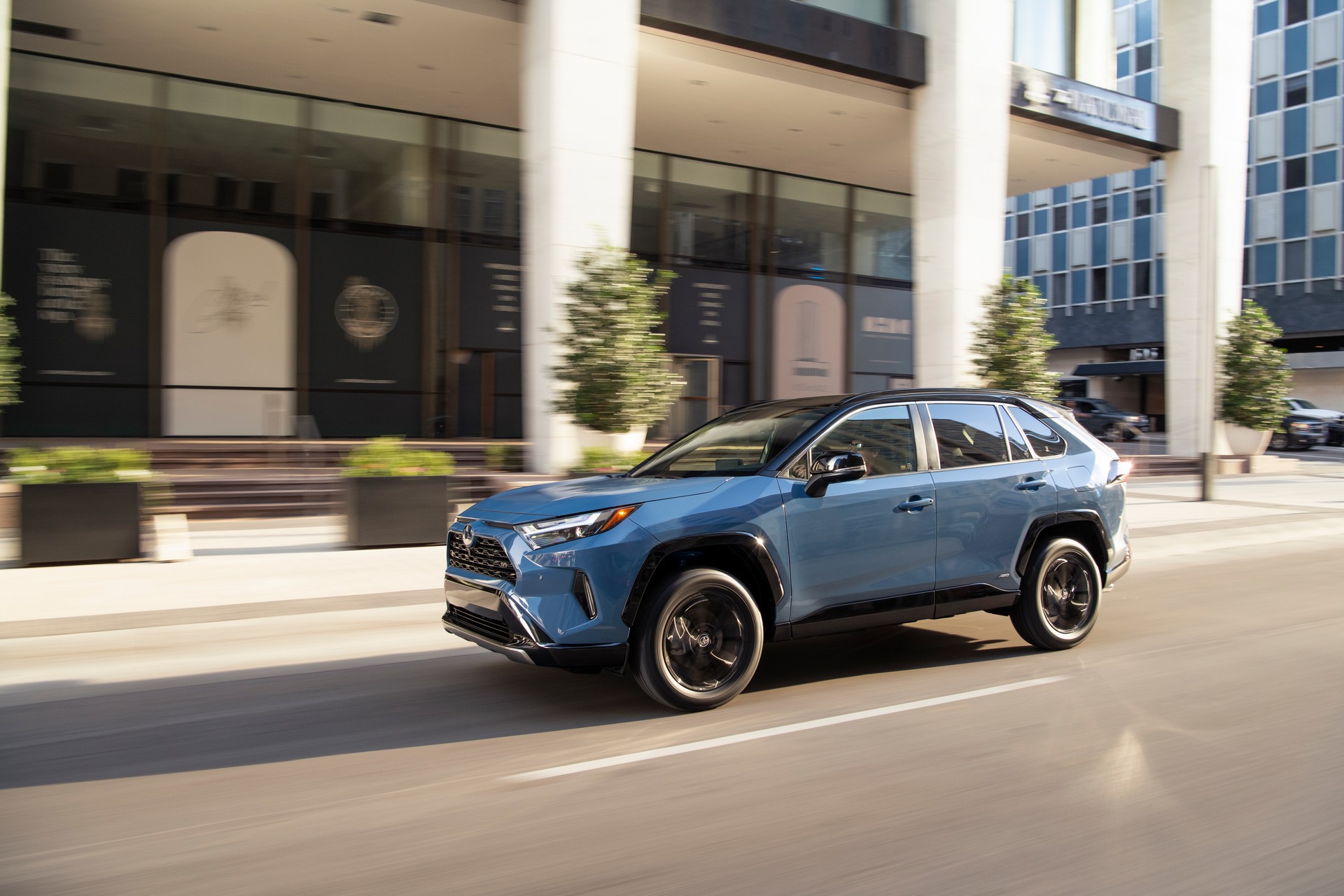 Toyota Gives 2022 RAV4 Some Minor Styling Updates And A New SE Hybrid Trim