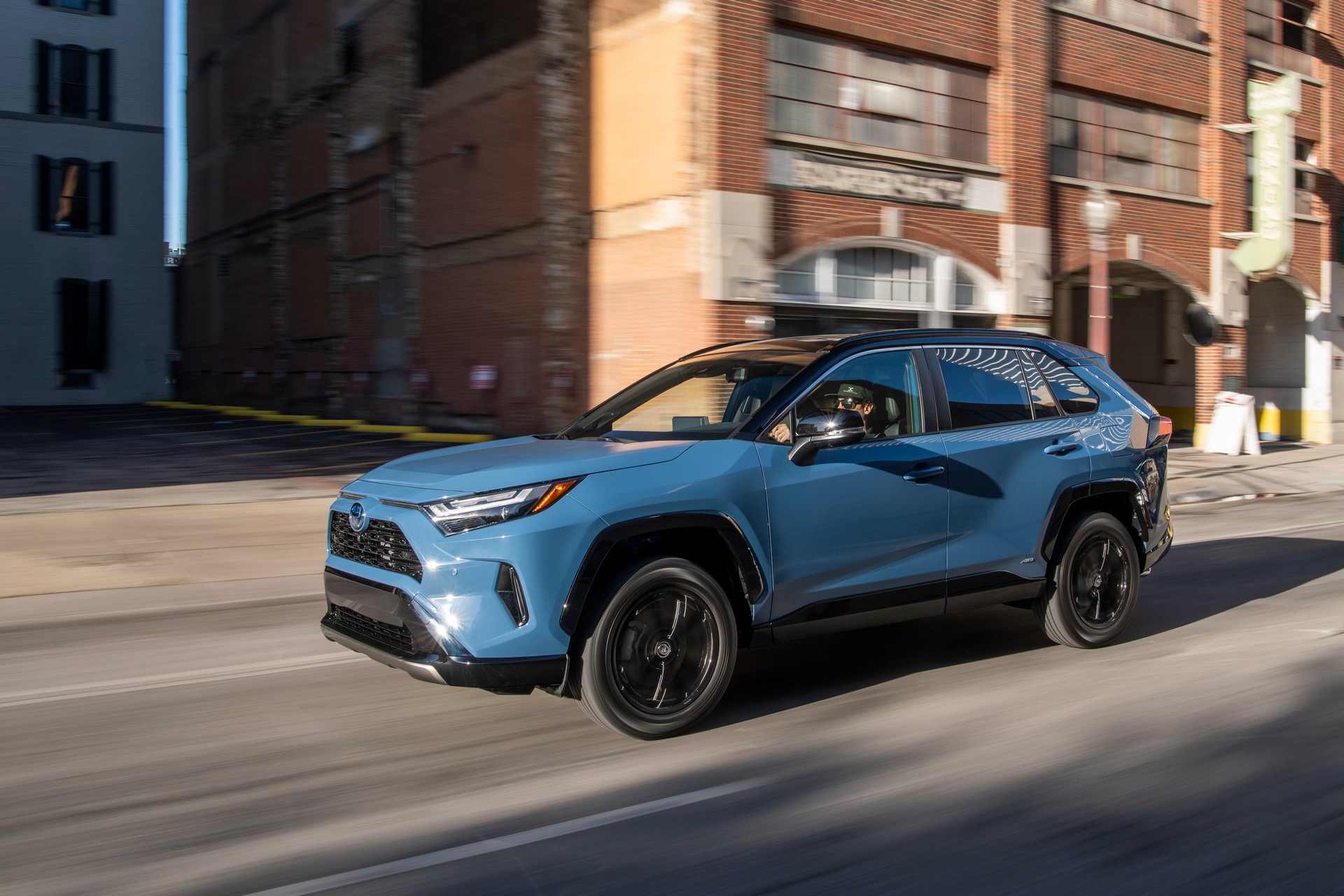 Toyota Gives 2022 RAV4 Some Minor Styling Updates And A New SE Hybrid Trim