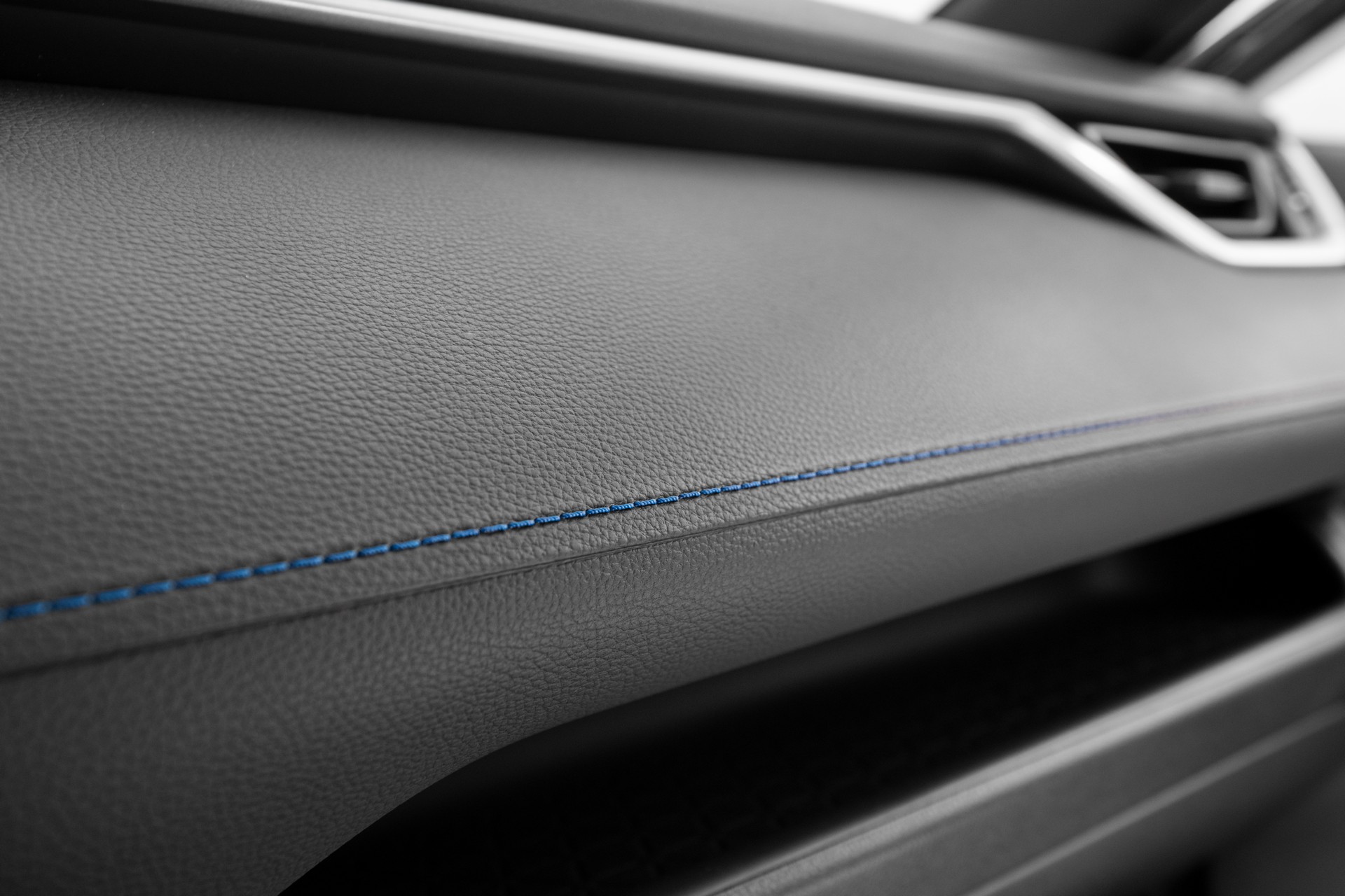 Toyota Gives 2022 RAV4 Some Minor Styling Updates And A New SE Hybrid Trim