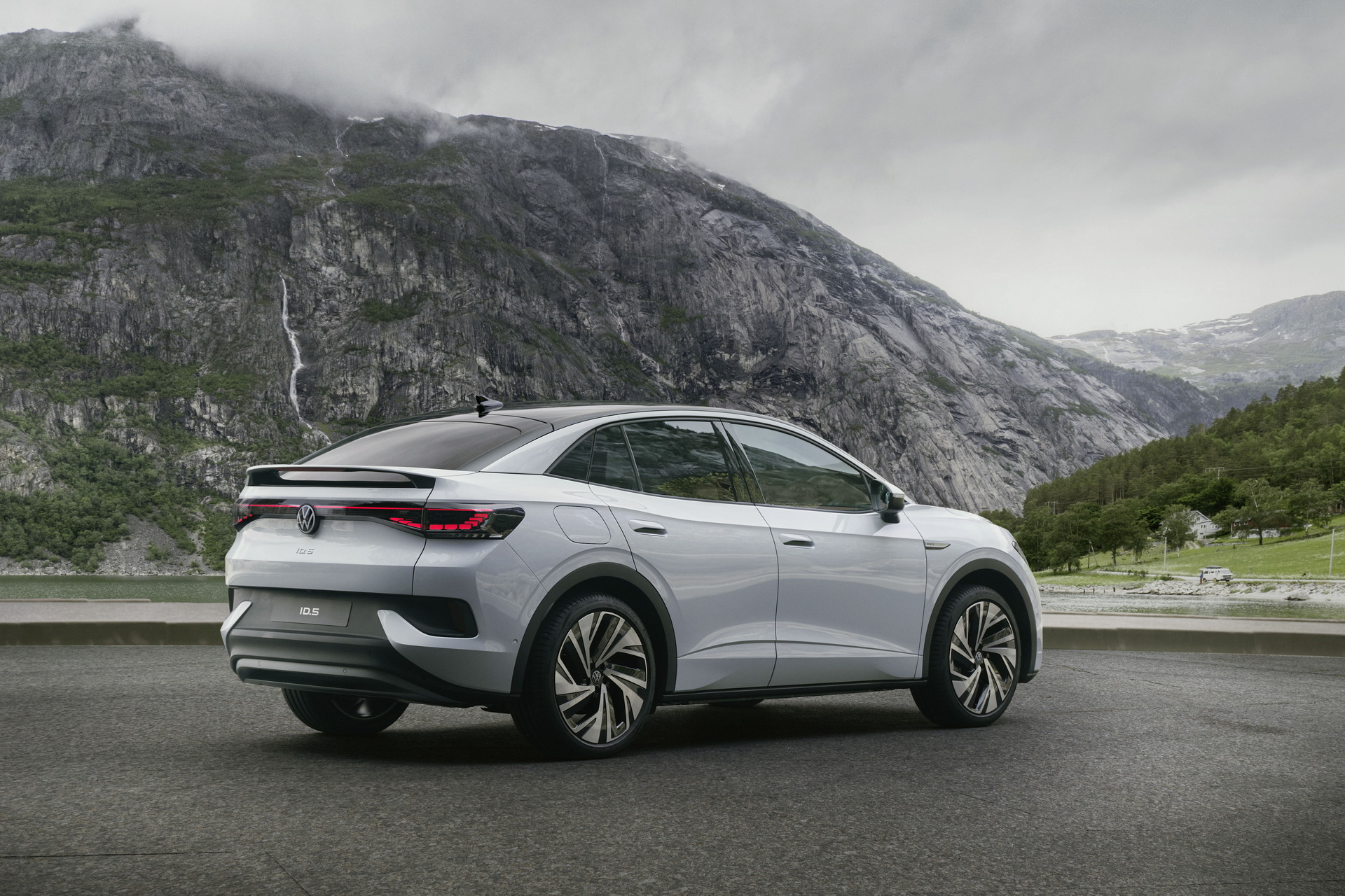 2022 VW ID.5 Is A Coupe-ified Electric SUV With A Sporty GTX Variant That Won’t Be Coming To U.S.