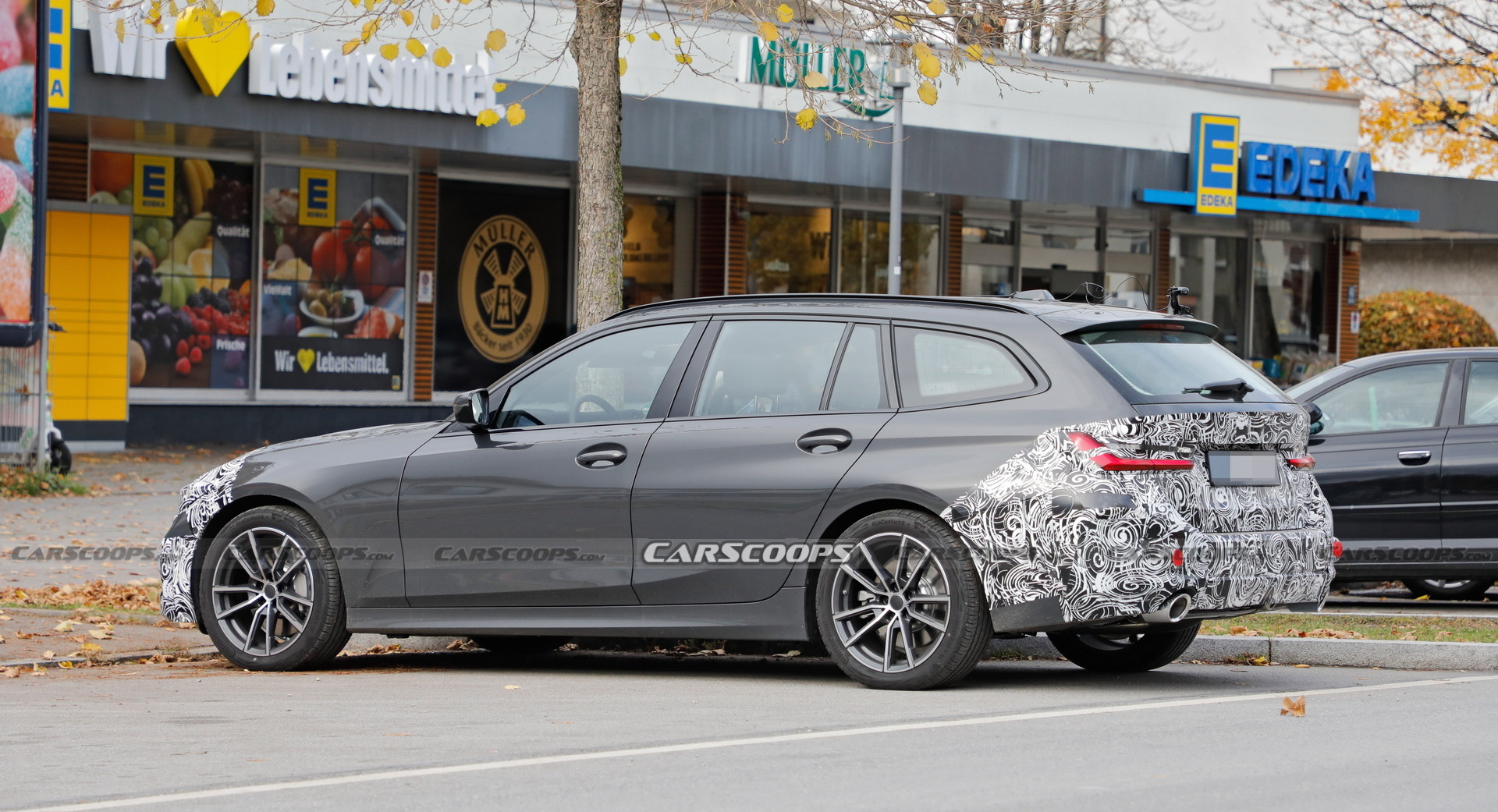 Facelifted 2023 BMW 3-Series Touring Spied For The First Time While Suffering Technical Issues