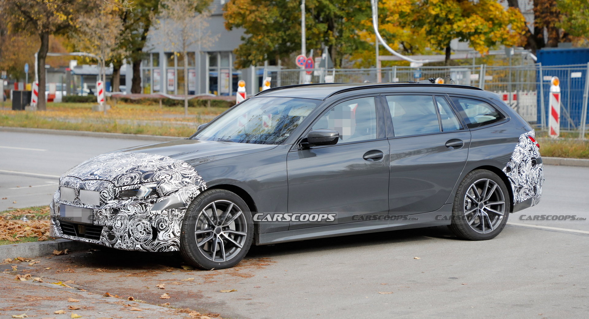 Facelifted 2023 BMW 3-Series Touring Spied For The First Time While Suffering Technical Issues