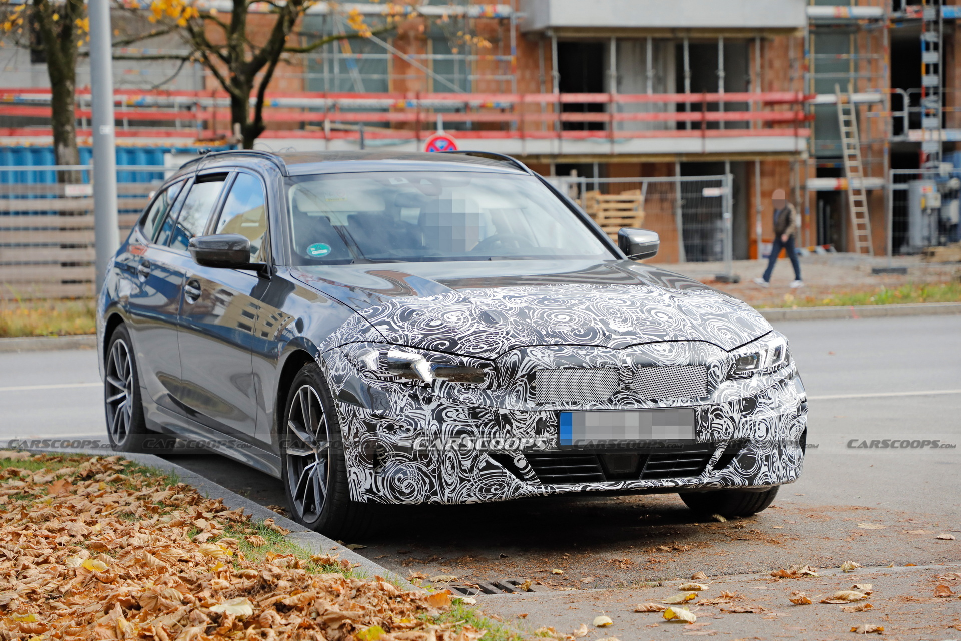 Facelifted 2023 BMW 3-Series Touring Spied For The First Time While Suffering Technical Issues