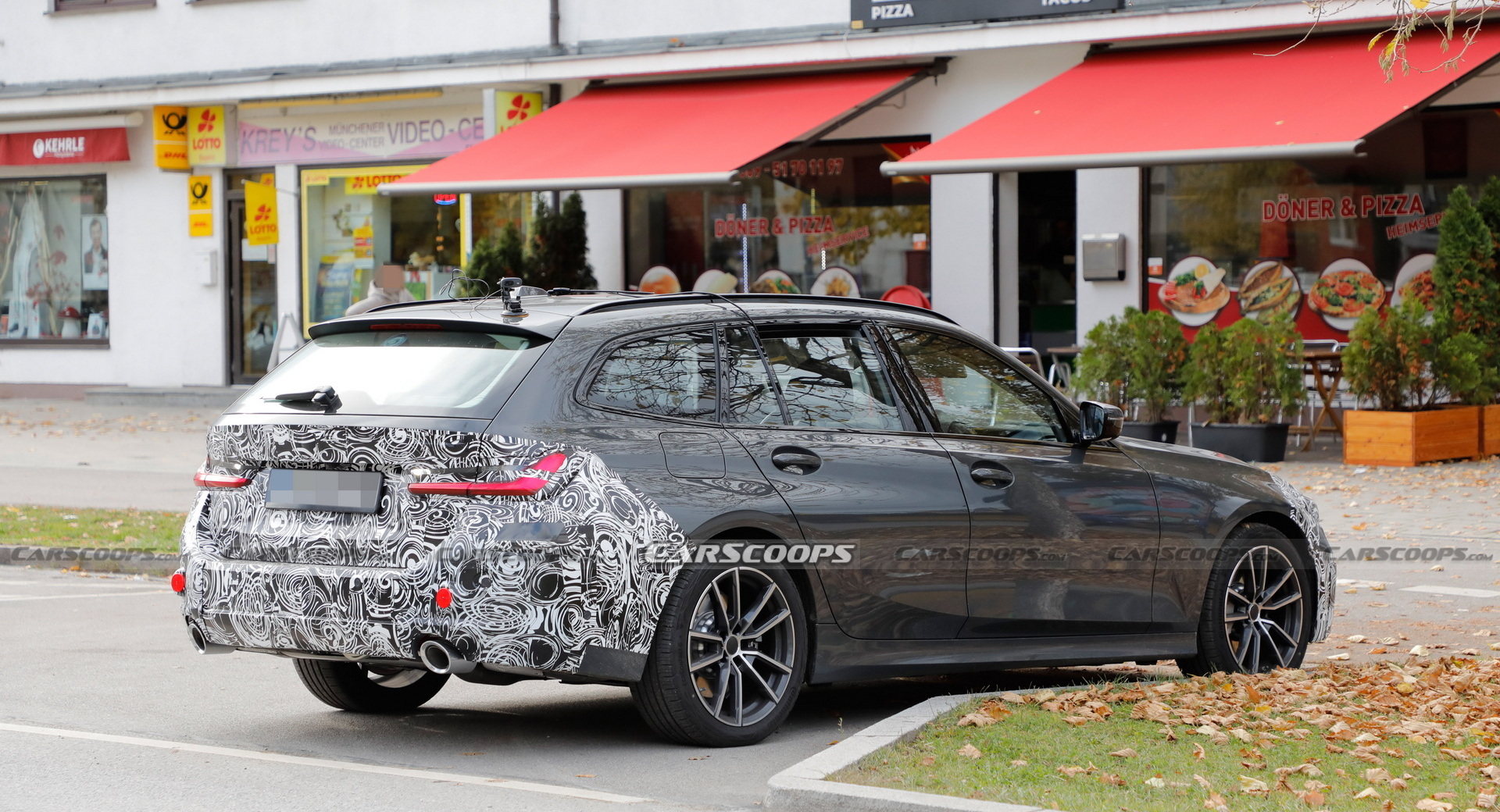 Facelifted 2023 BMW 3-Series Touring Spied For The First Time While Suffering Technical Issues
