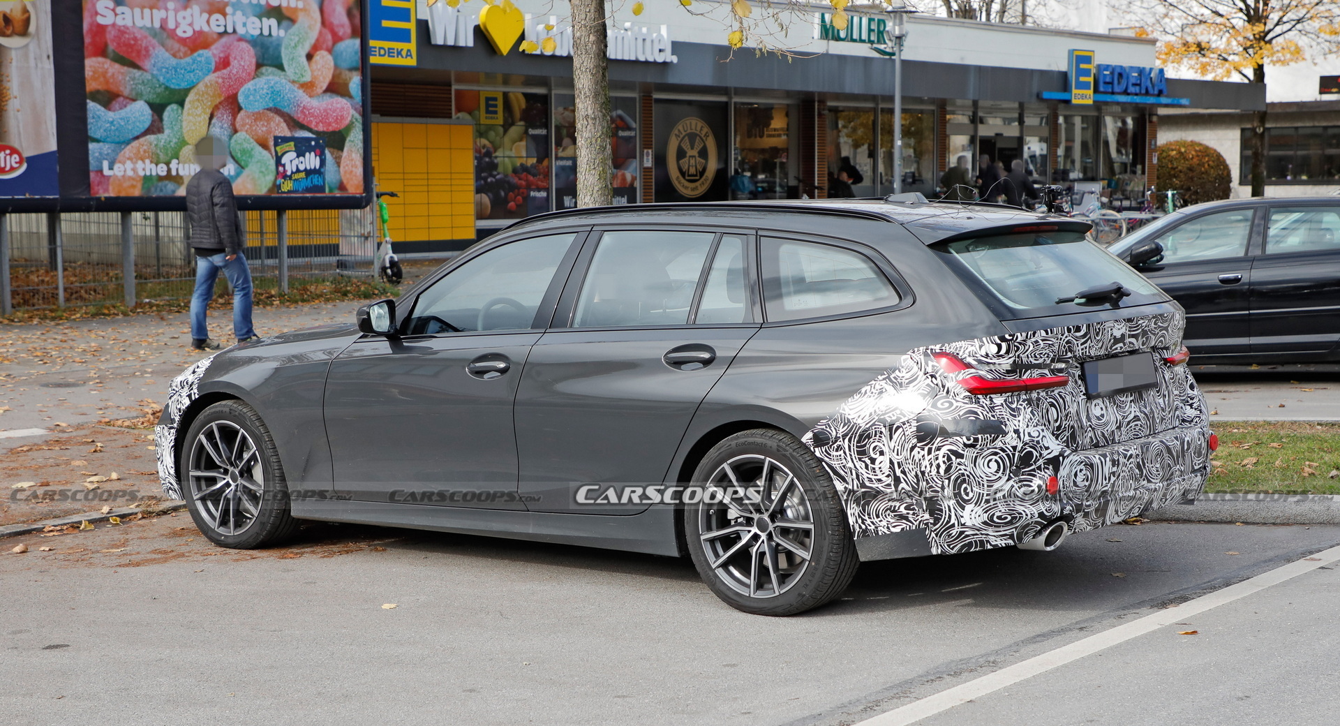 Facelifted 2023 BMW 3-Series Touring Spied For The First Time While Suffering Technical Issues
