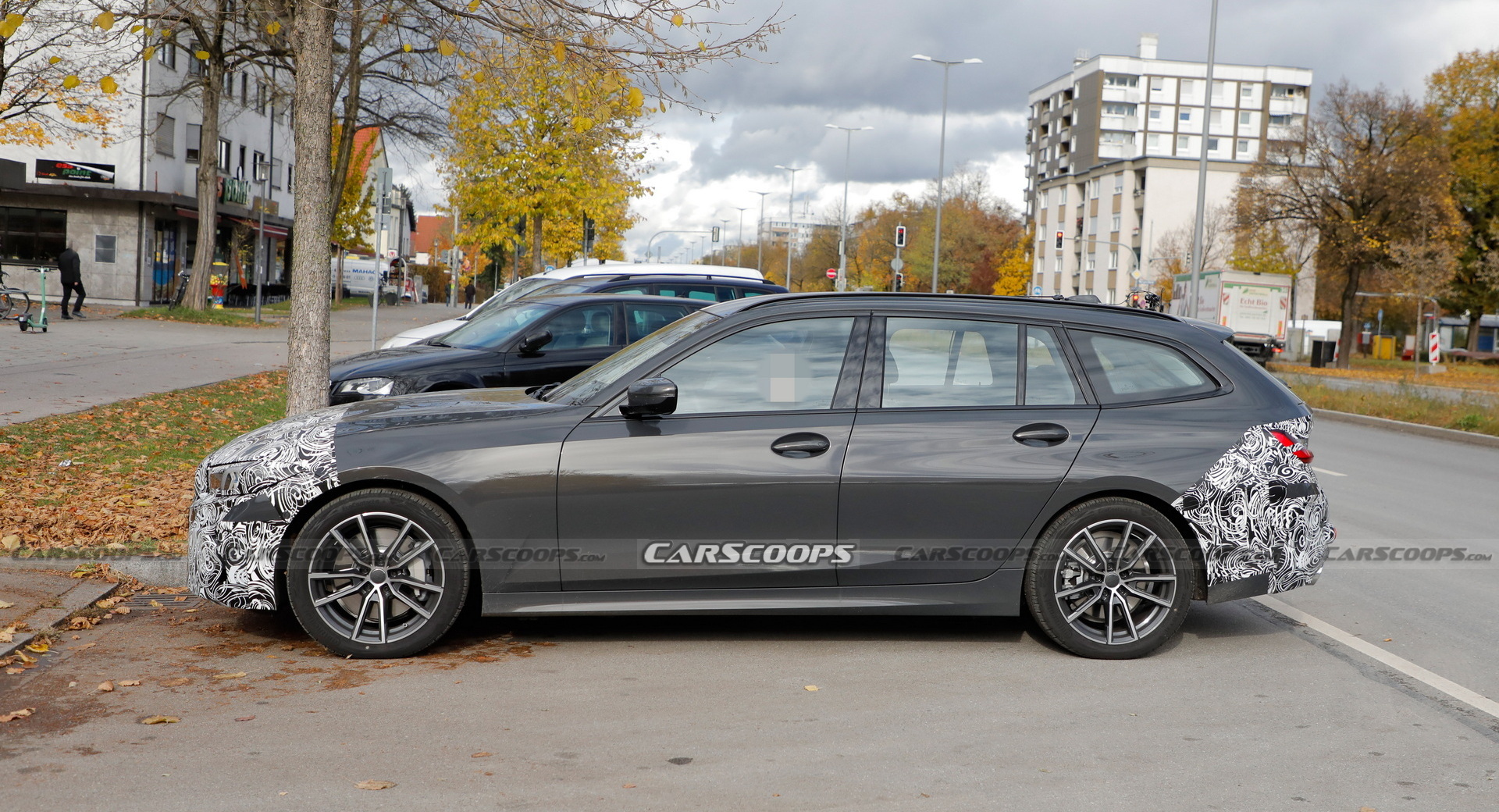 Facelifted 2023 BMW 3-Series Touring Spied For The First Time While Suffering Technical Issues